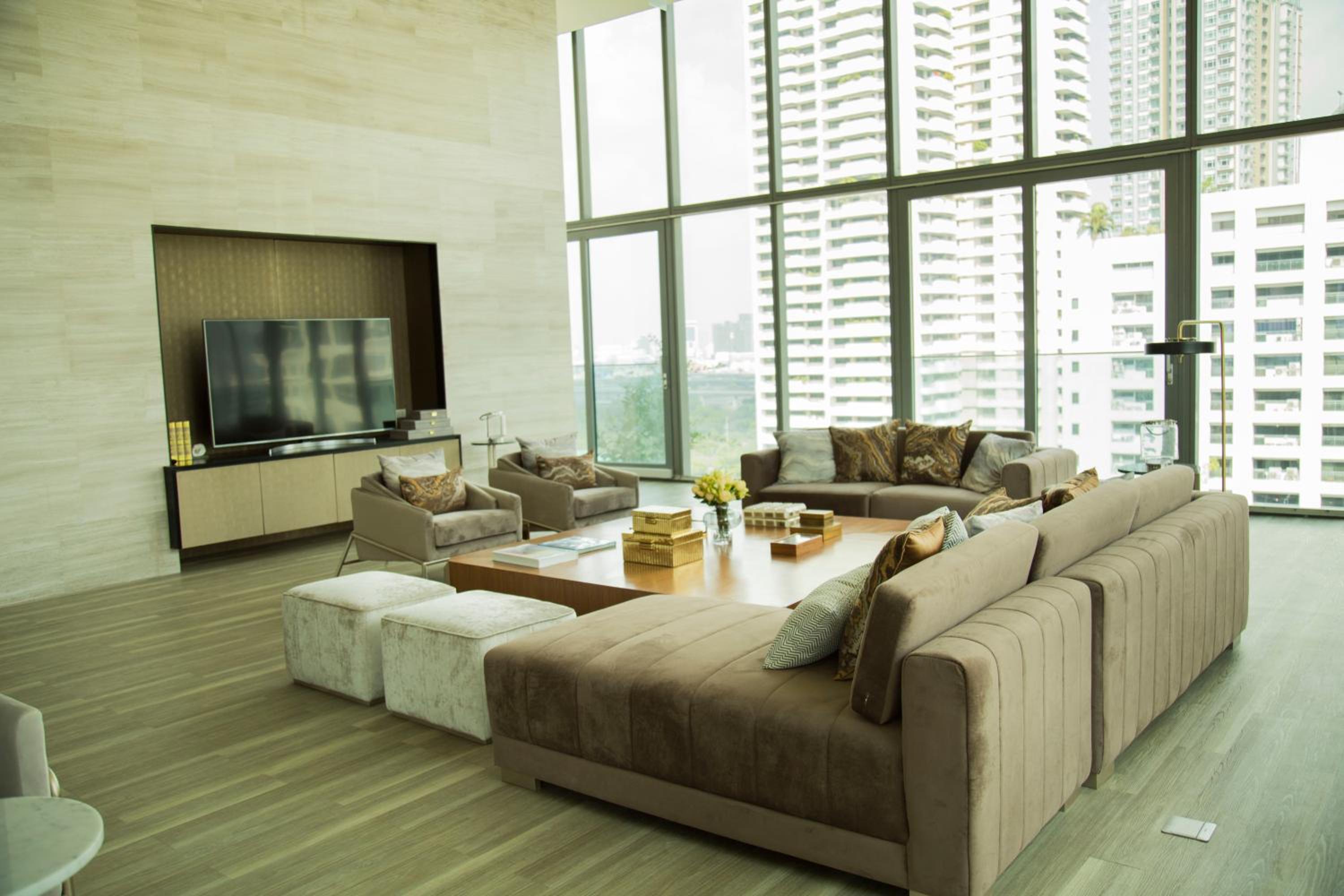 Sukhumvit 11#Luxury#Pool#Gym#BTS Nana&MRT Sukhumvit#1BR#Max4ppl
