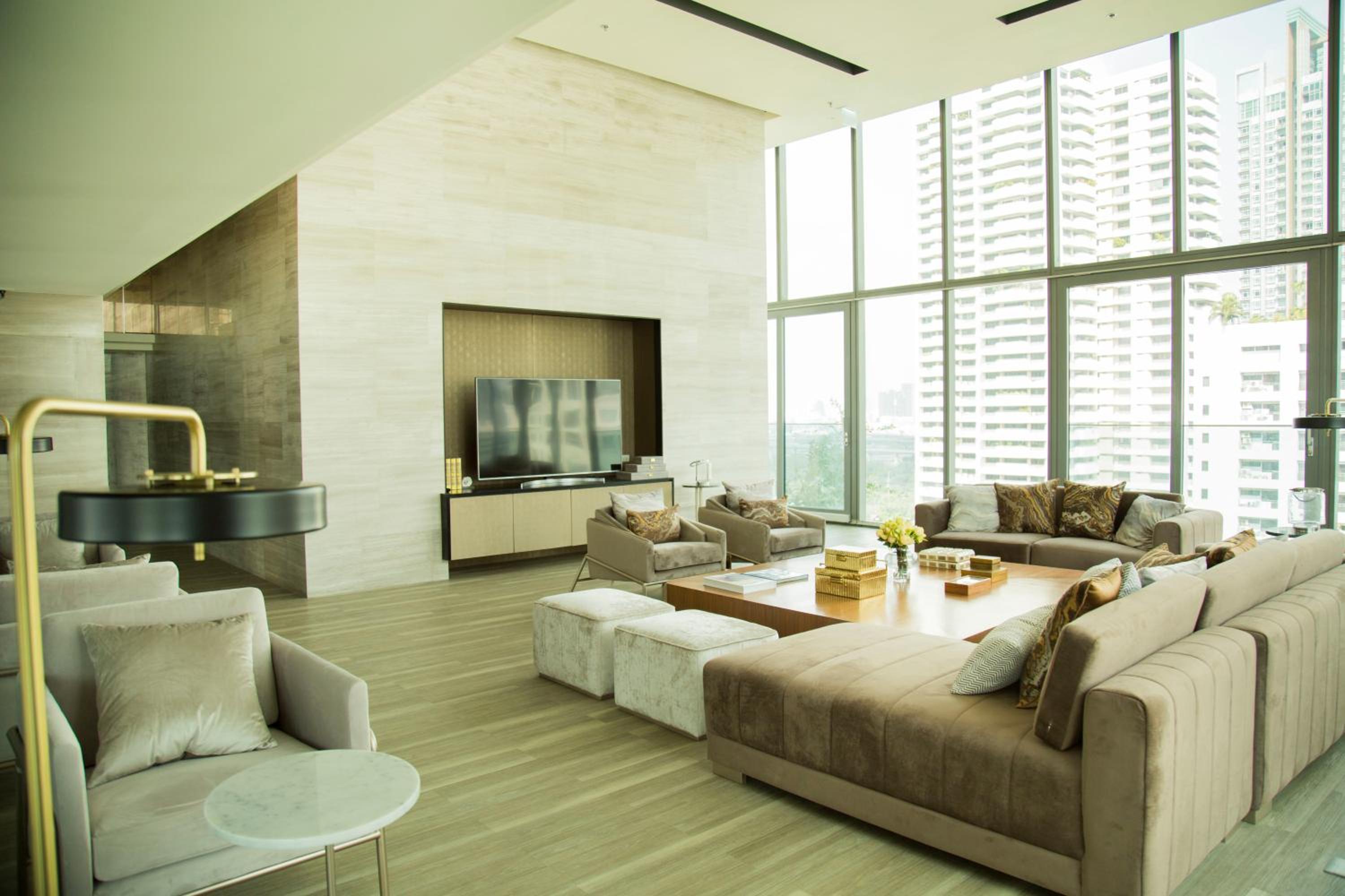Sukhumvit 11#Luxury#Pool#Gym#BTS Nana&MRT Sukhumvit#1BR#Max4ppl