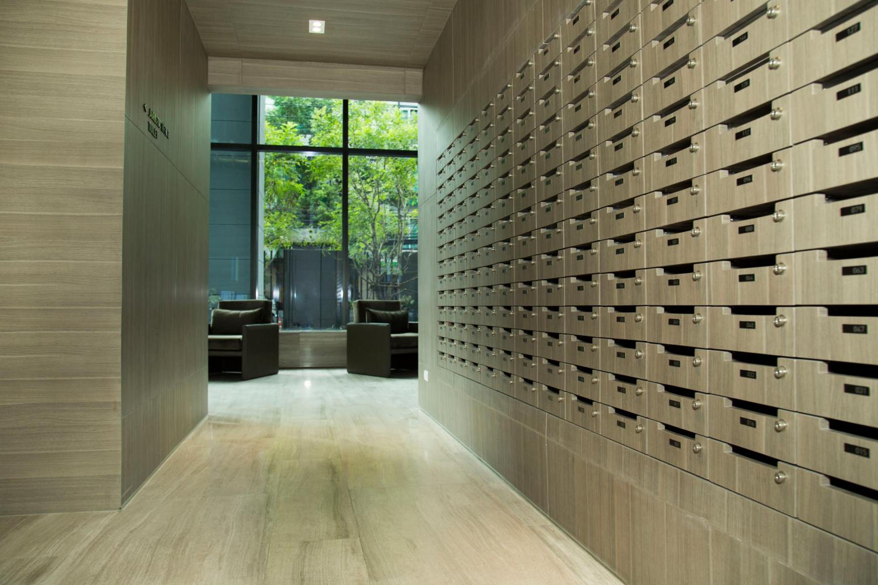 Sukhumvit 11#Luxury#Pool#Gym#BTS Nana&MRT Sukhumvit#1BR#Max4ppl