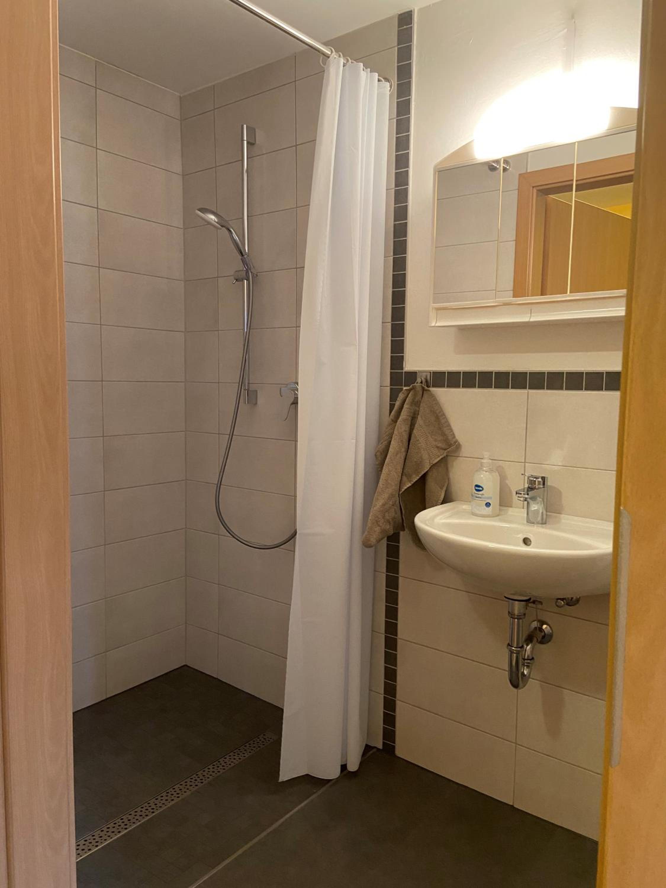 Ferienwohnungen mit Weitblick en Thale — bathroom