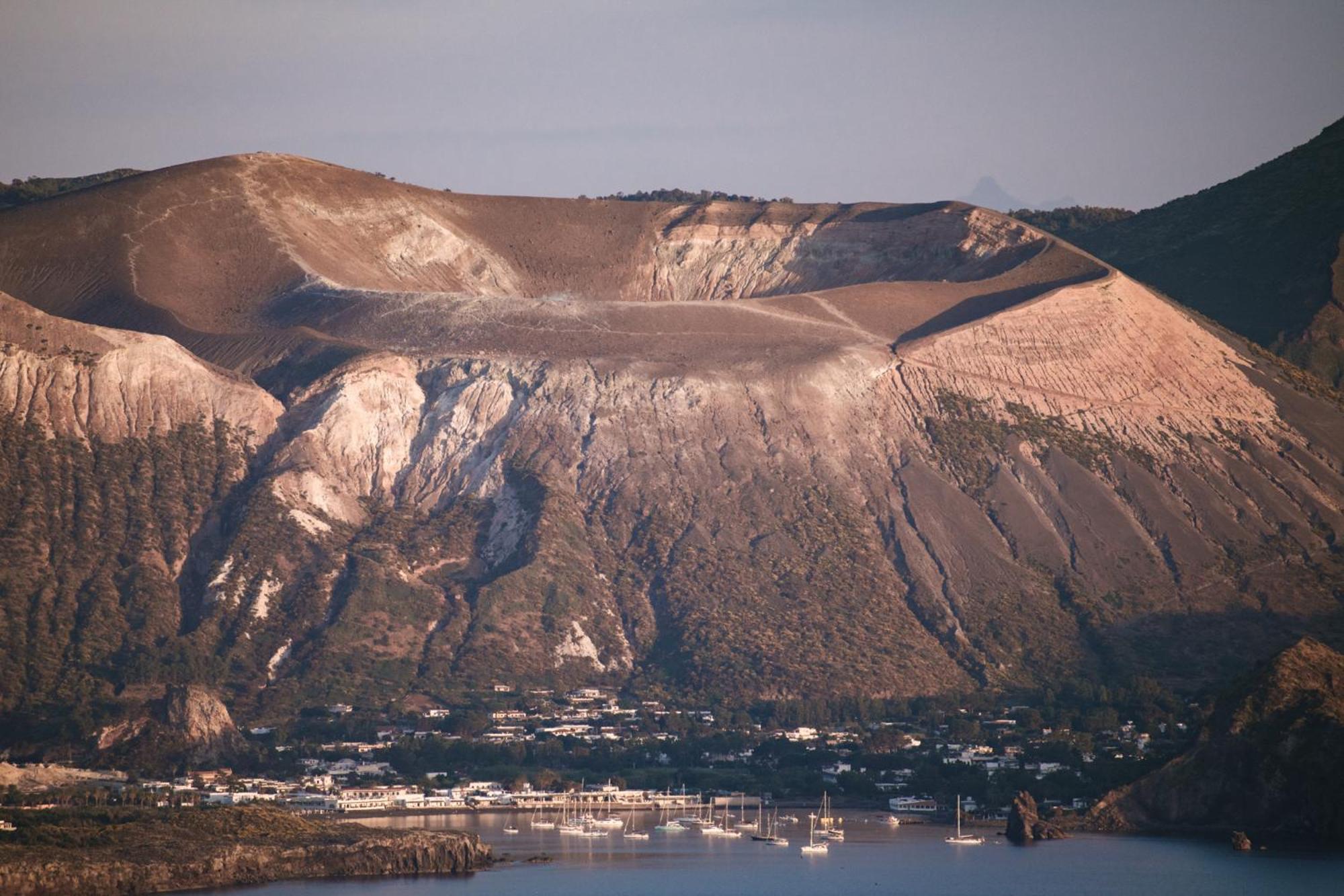 Case Quattrocchi - Giardino e Terrazzi con vista Panoramica sul Mare, Etna e Vulcano