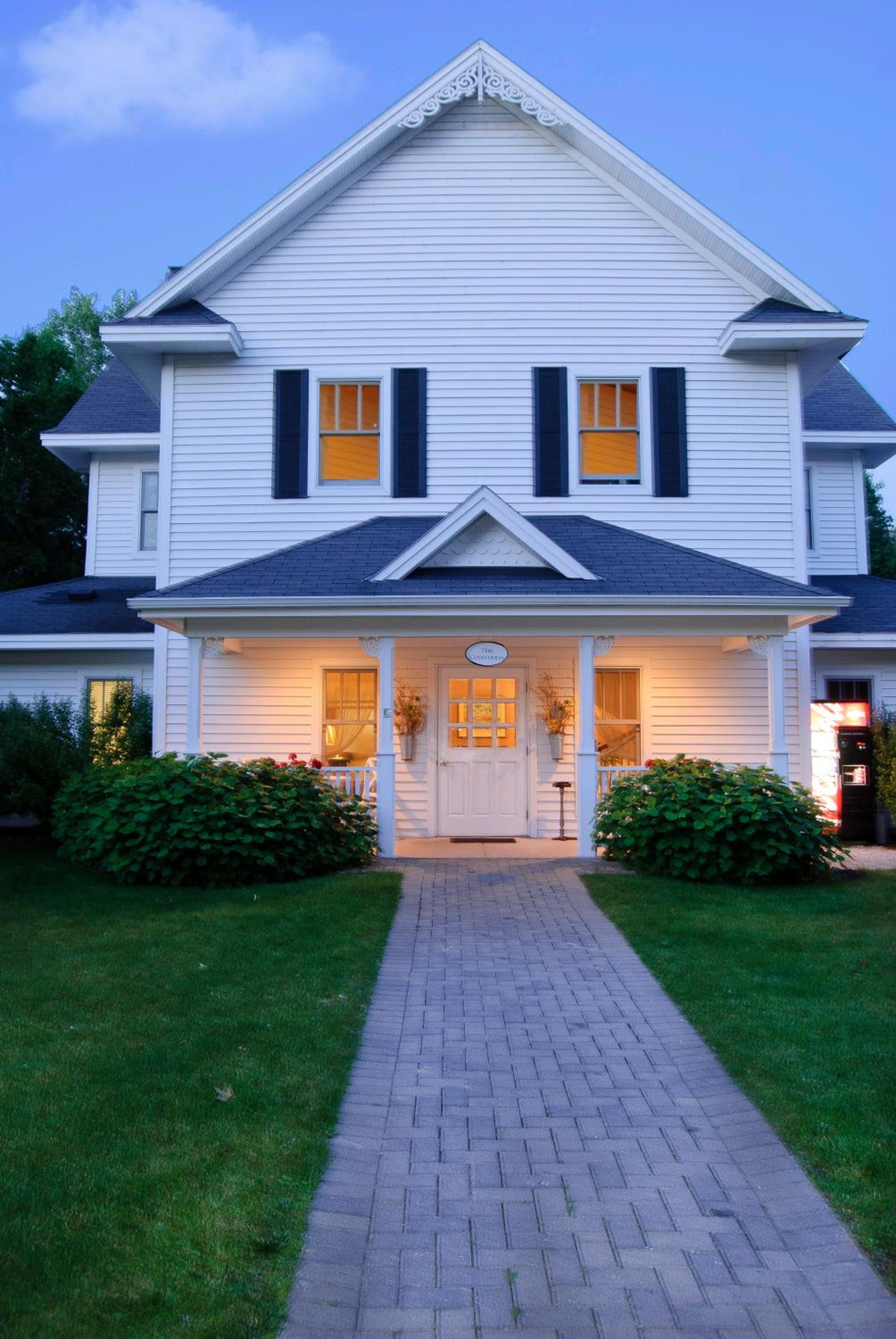 Eagle Harbor Inn