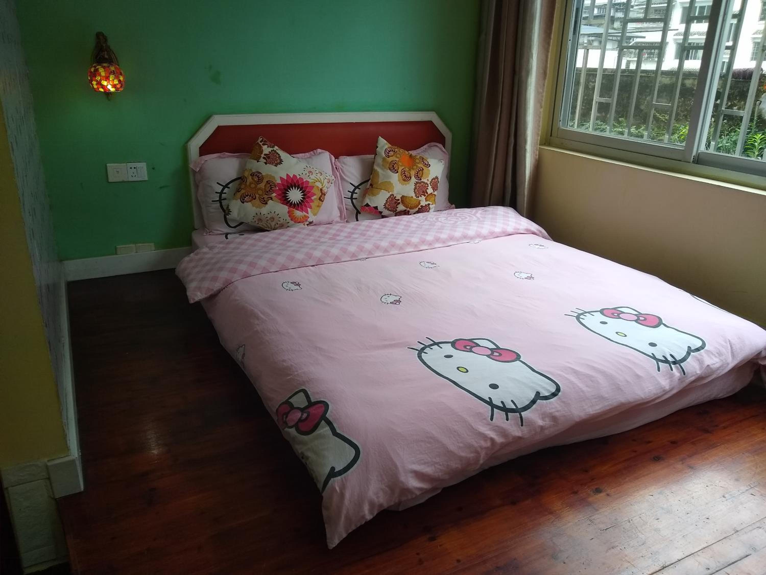 Yangshuo How Flowers Hostel & Party Coliving Coworking Nomads