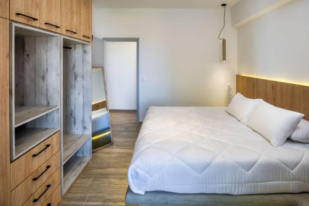 Christianna & George Luxury Hot Tub Apartment photo 5