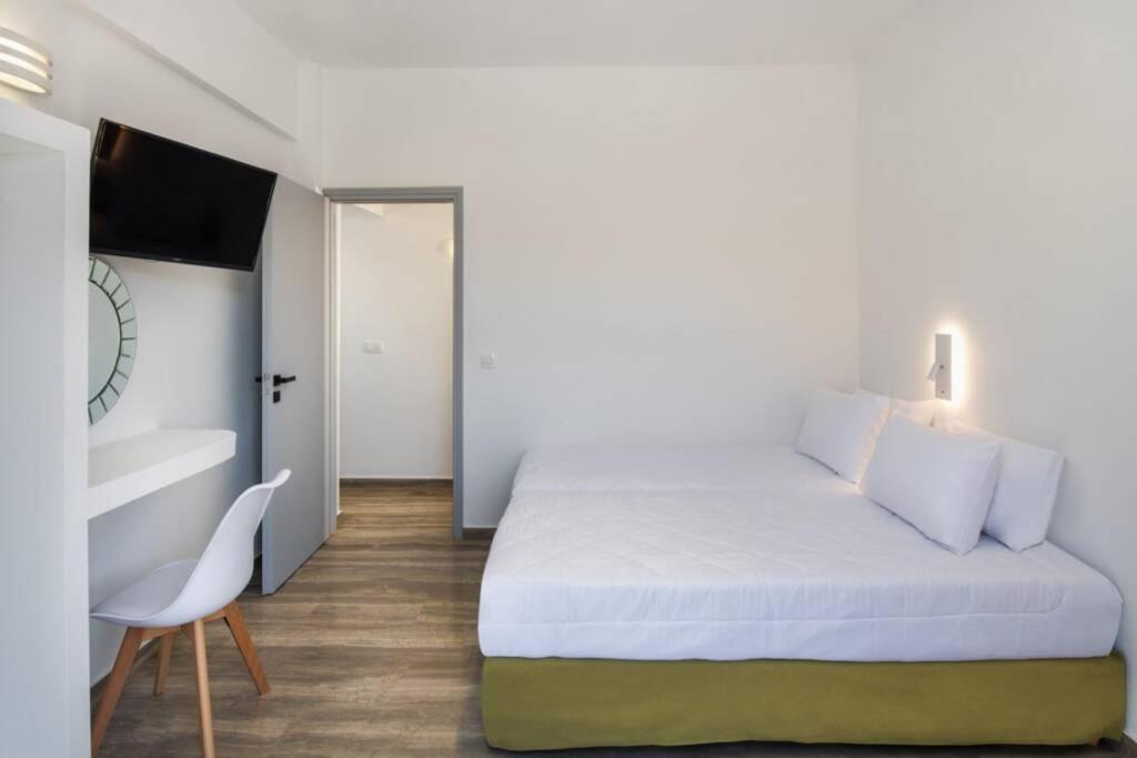 Christianna & George Luxury Hot Tub Apartment photo 4