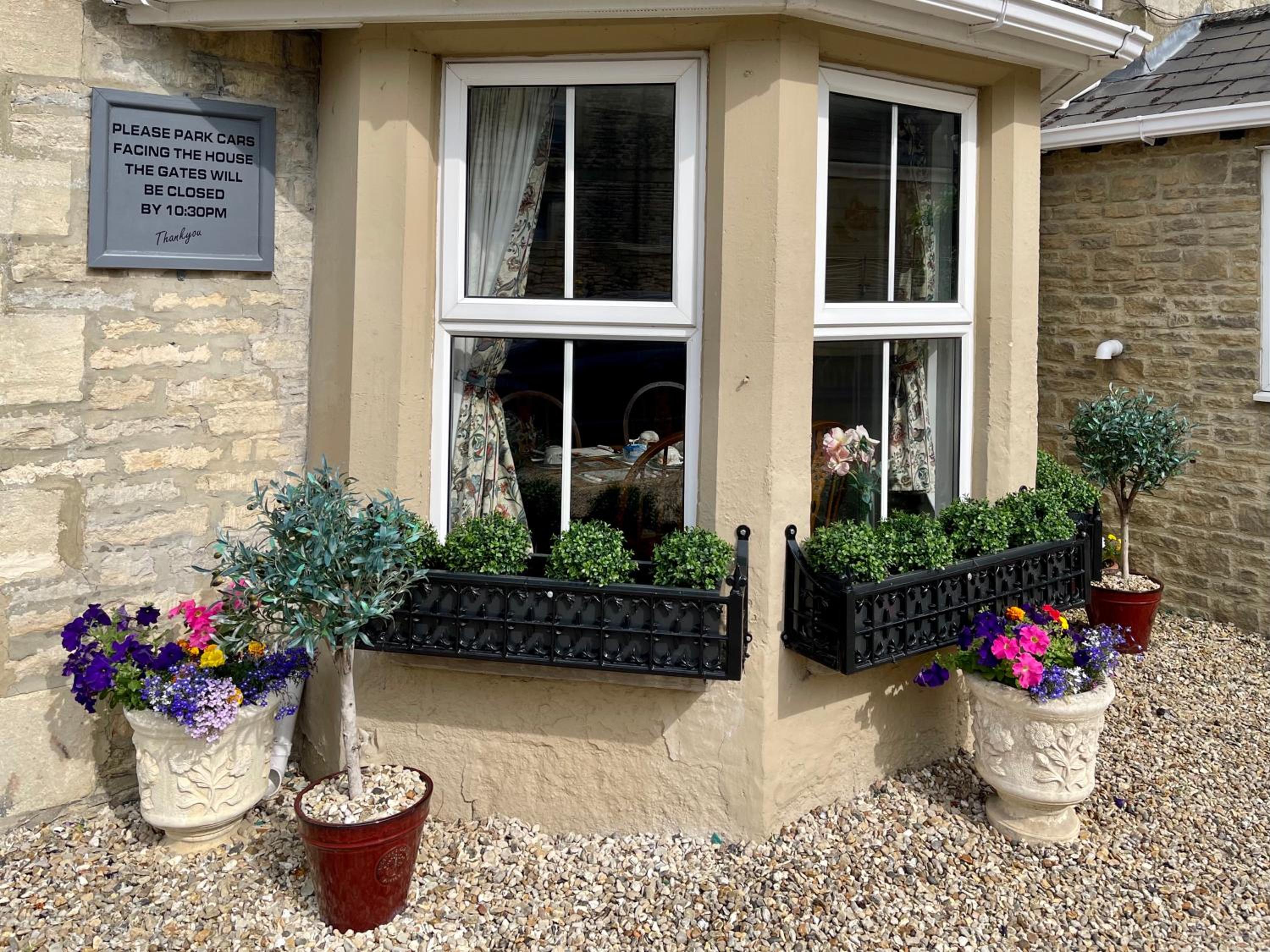 APSLEY VILLA GUEST HOUSE. view 2