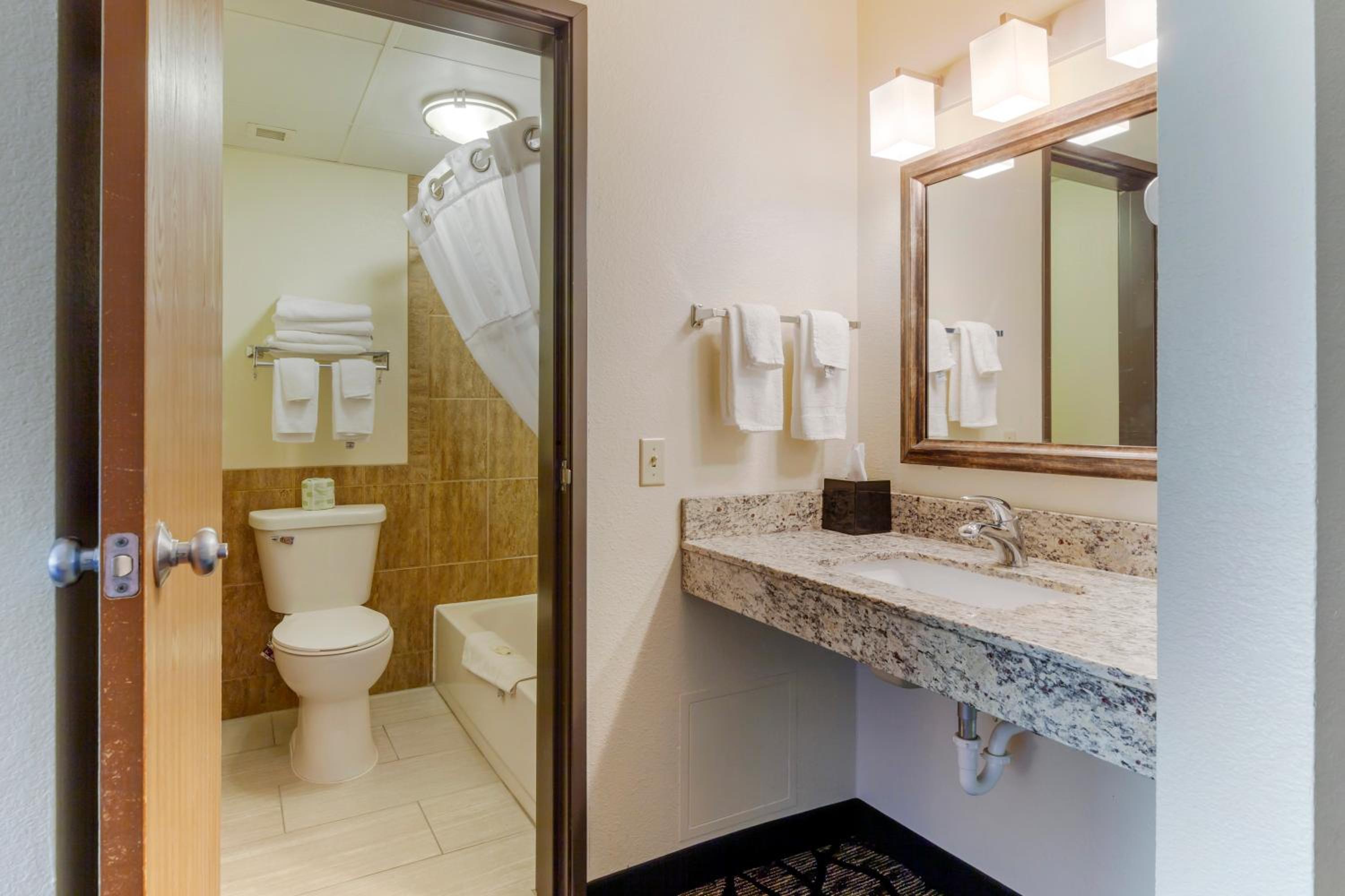Quality Inn Oshkosh Aviation Park