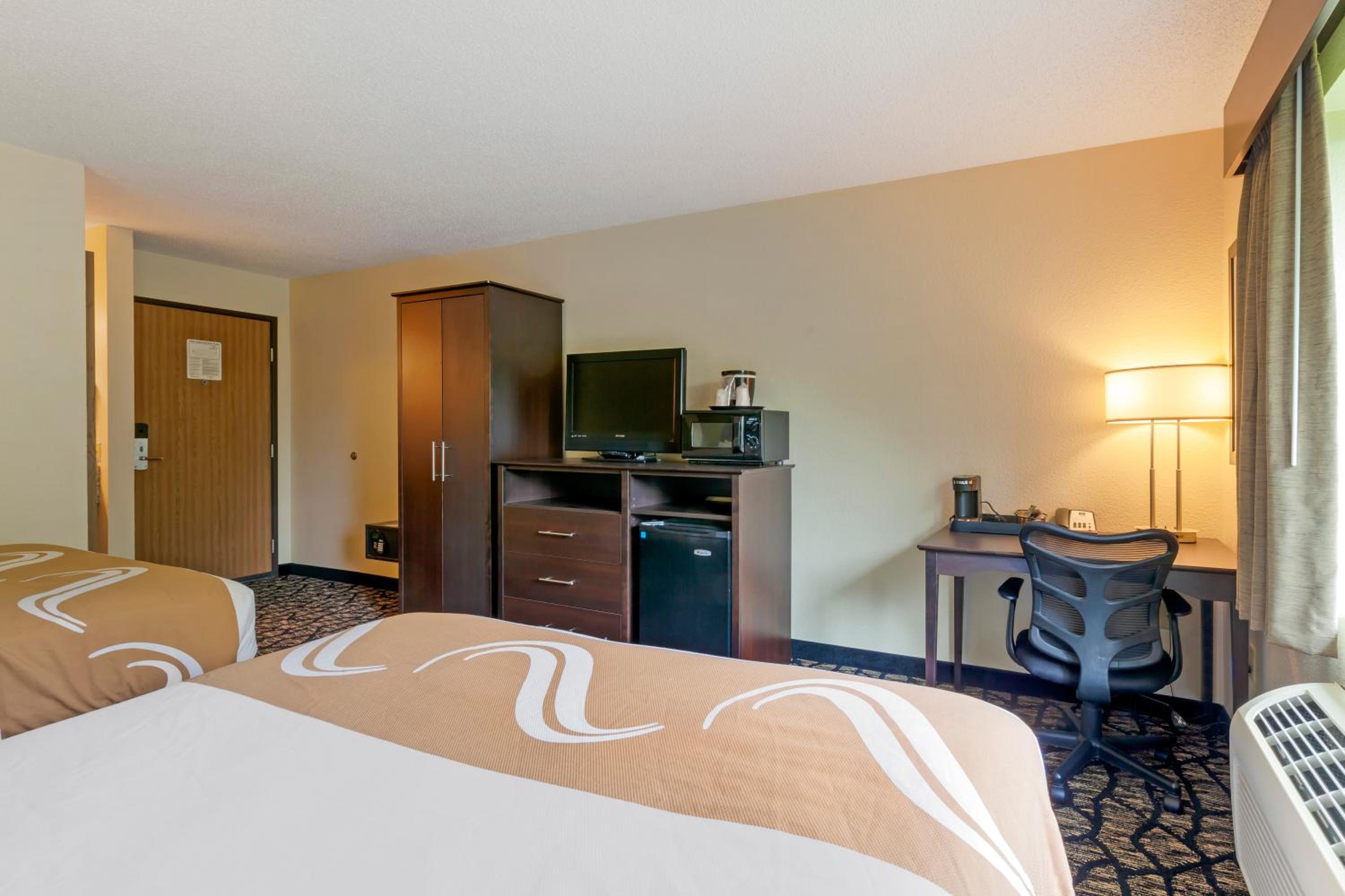 Quality Inn Oshkosh Aviation Park