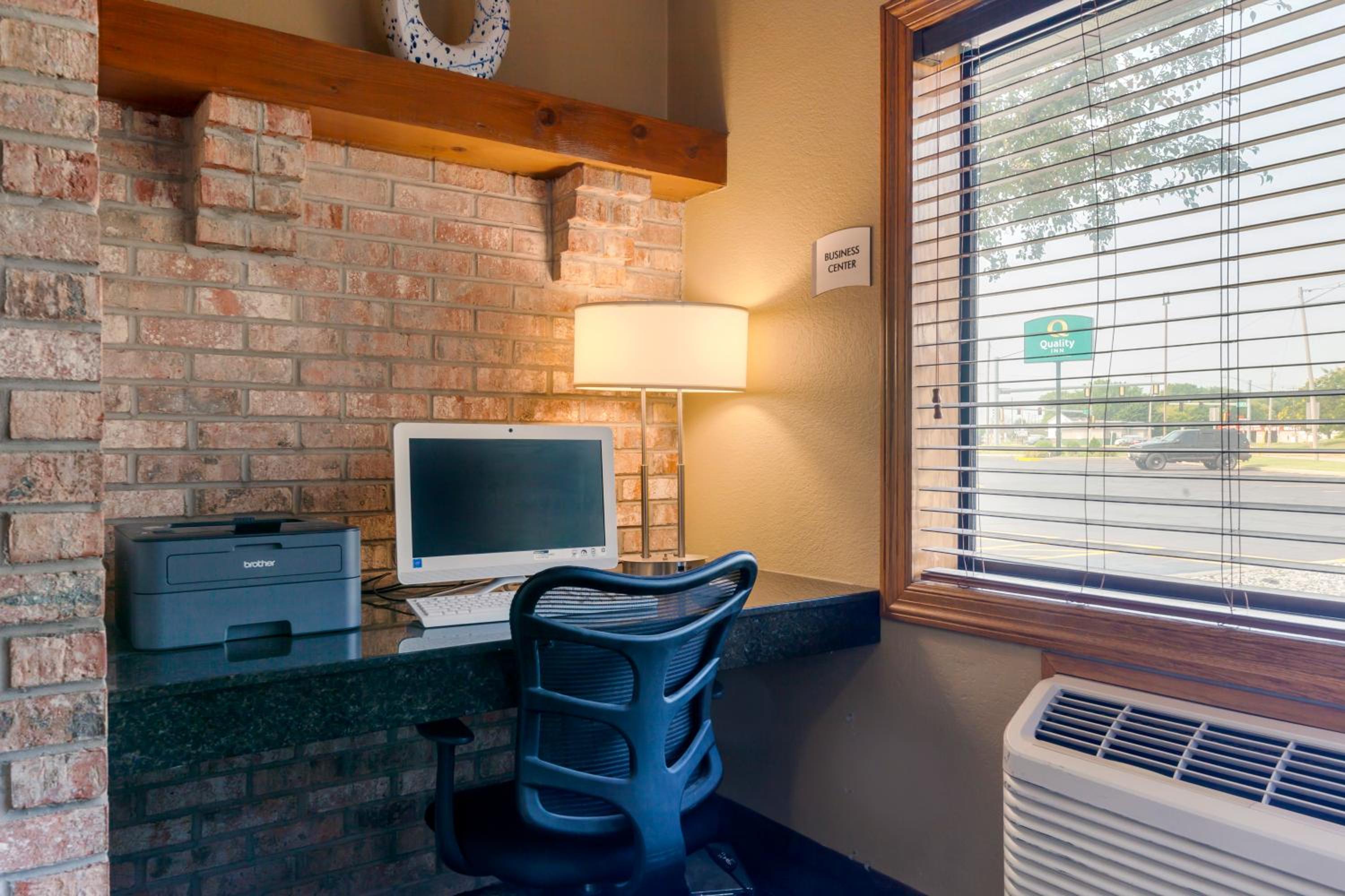 Quality Inn Oshkosh Aviation Park