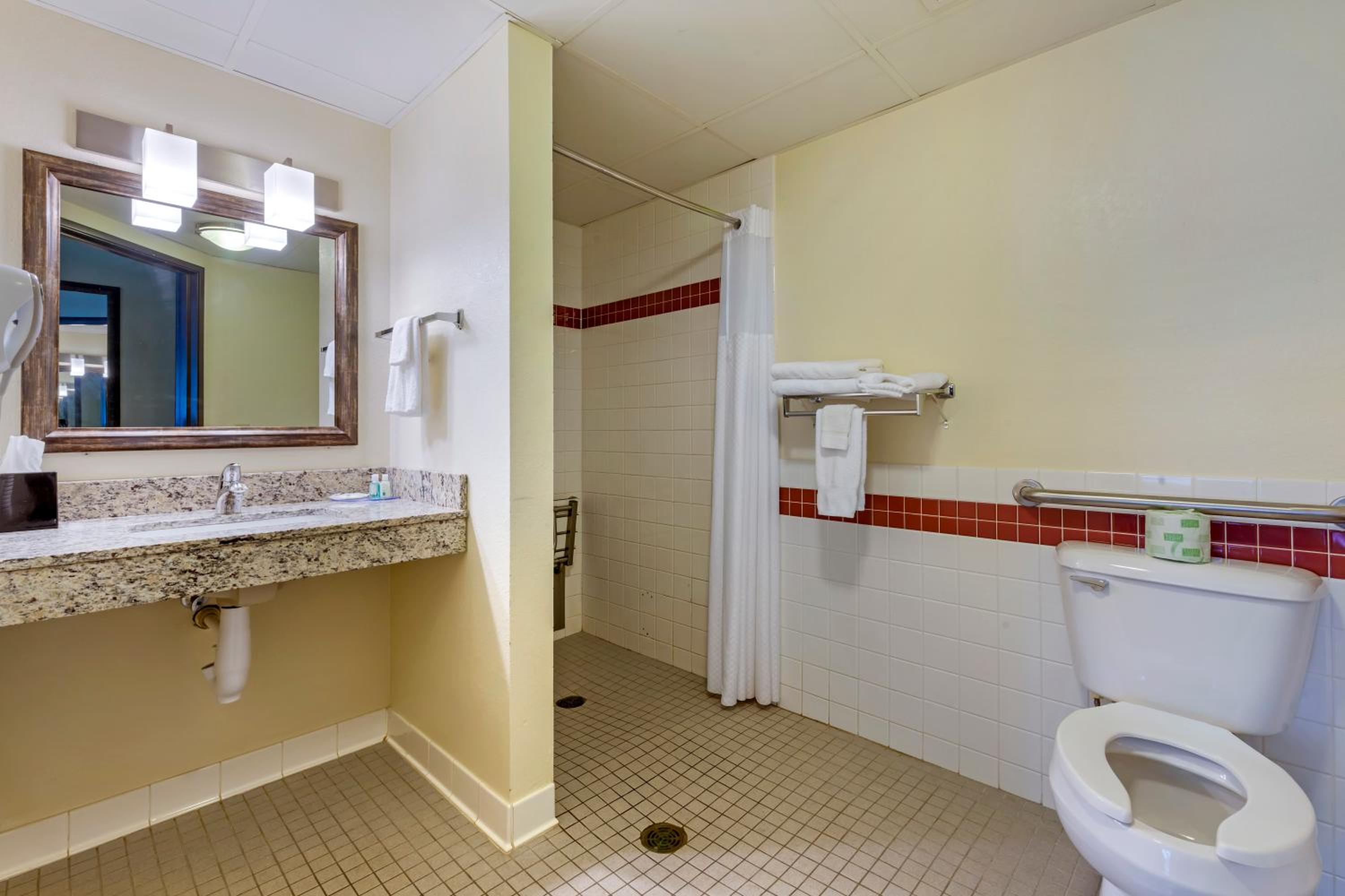 Quality Inn Oshkosh Aviation Park