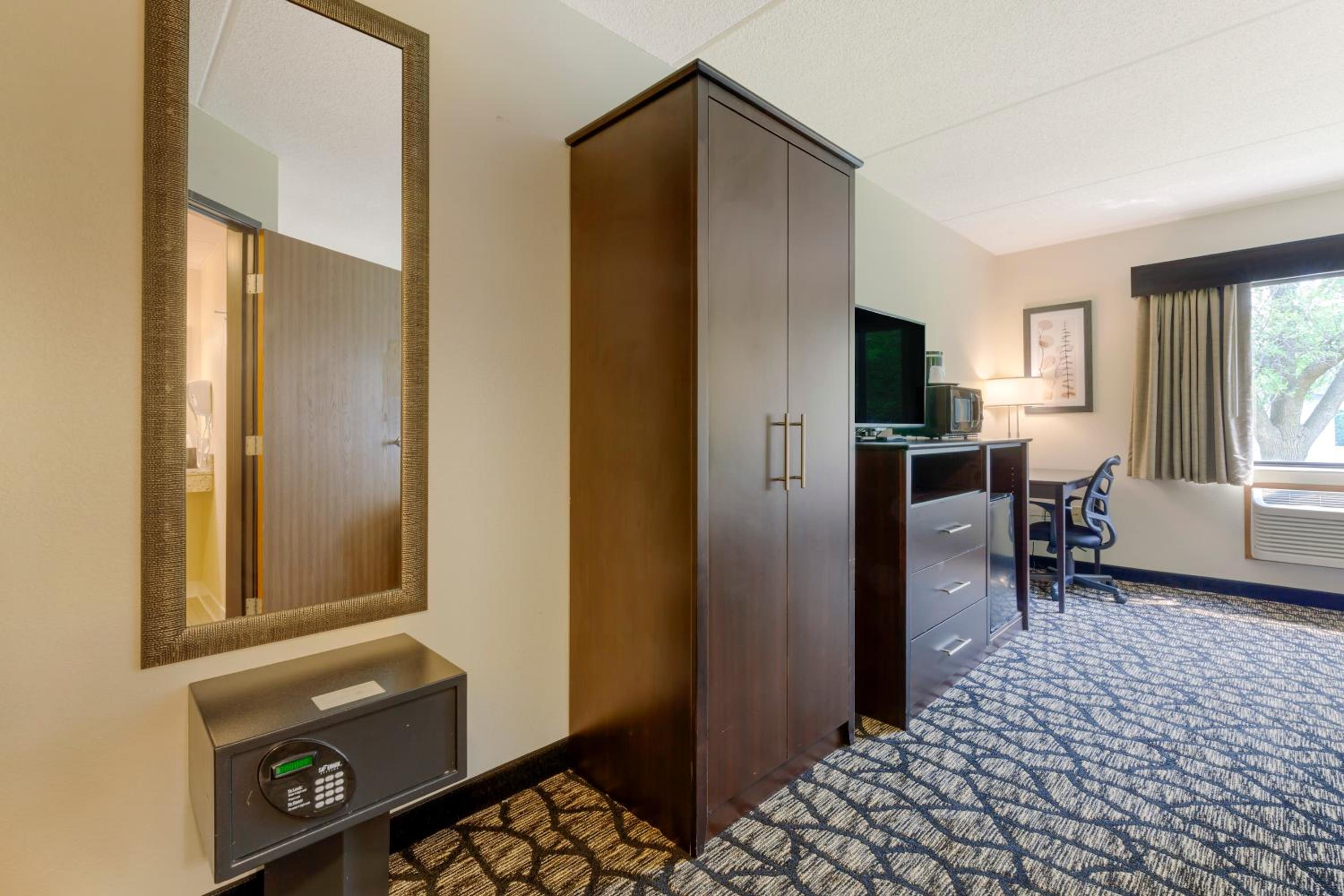 Quality Inn Oshkosh Aviation Park