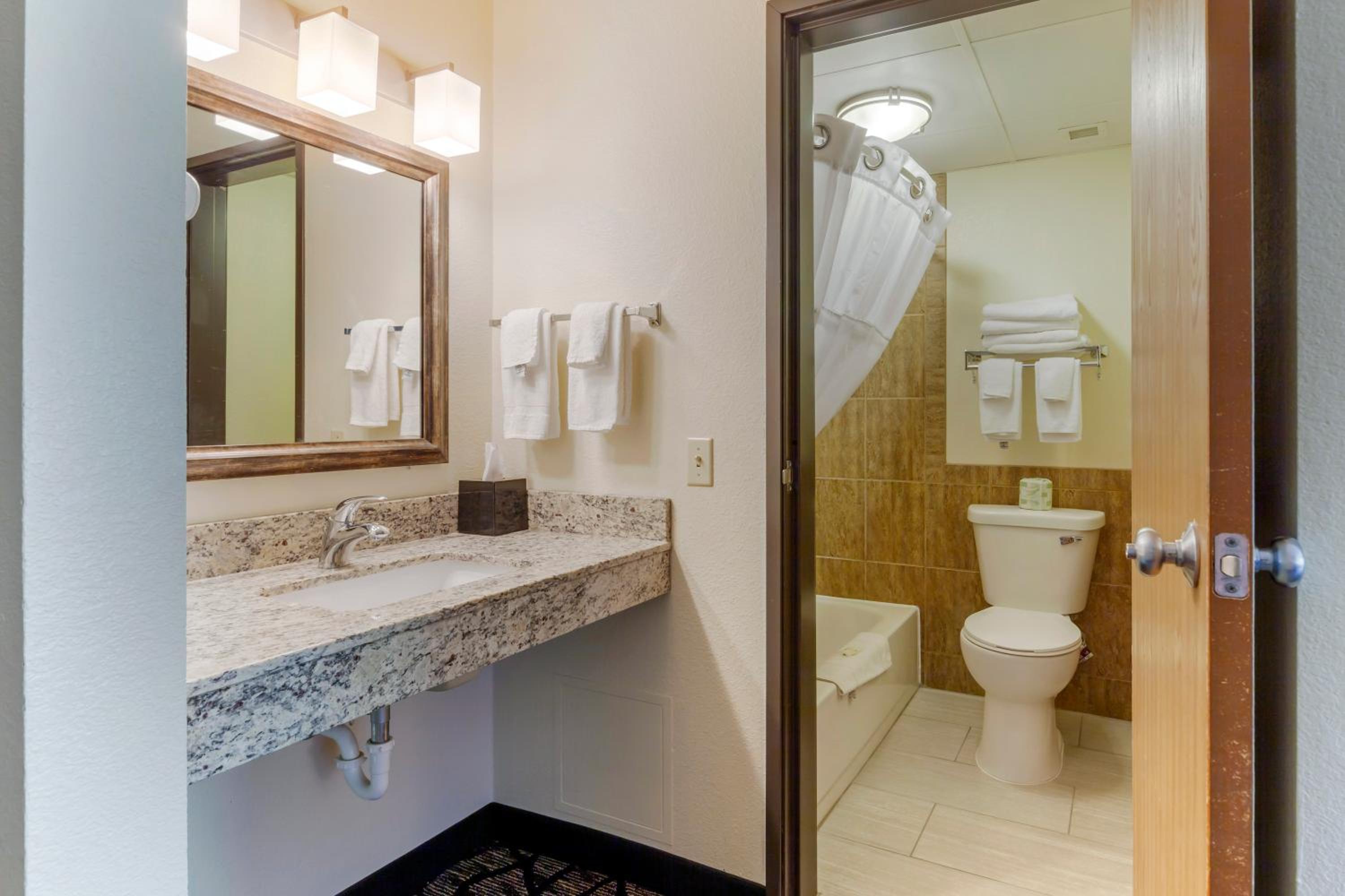 Quality Inn Oshkosh Aviation Park