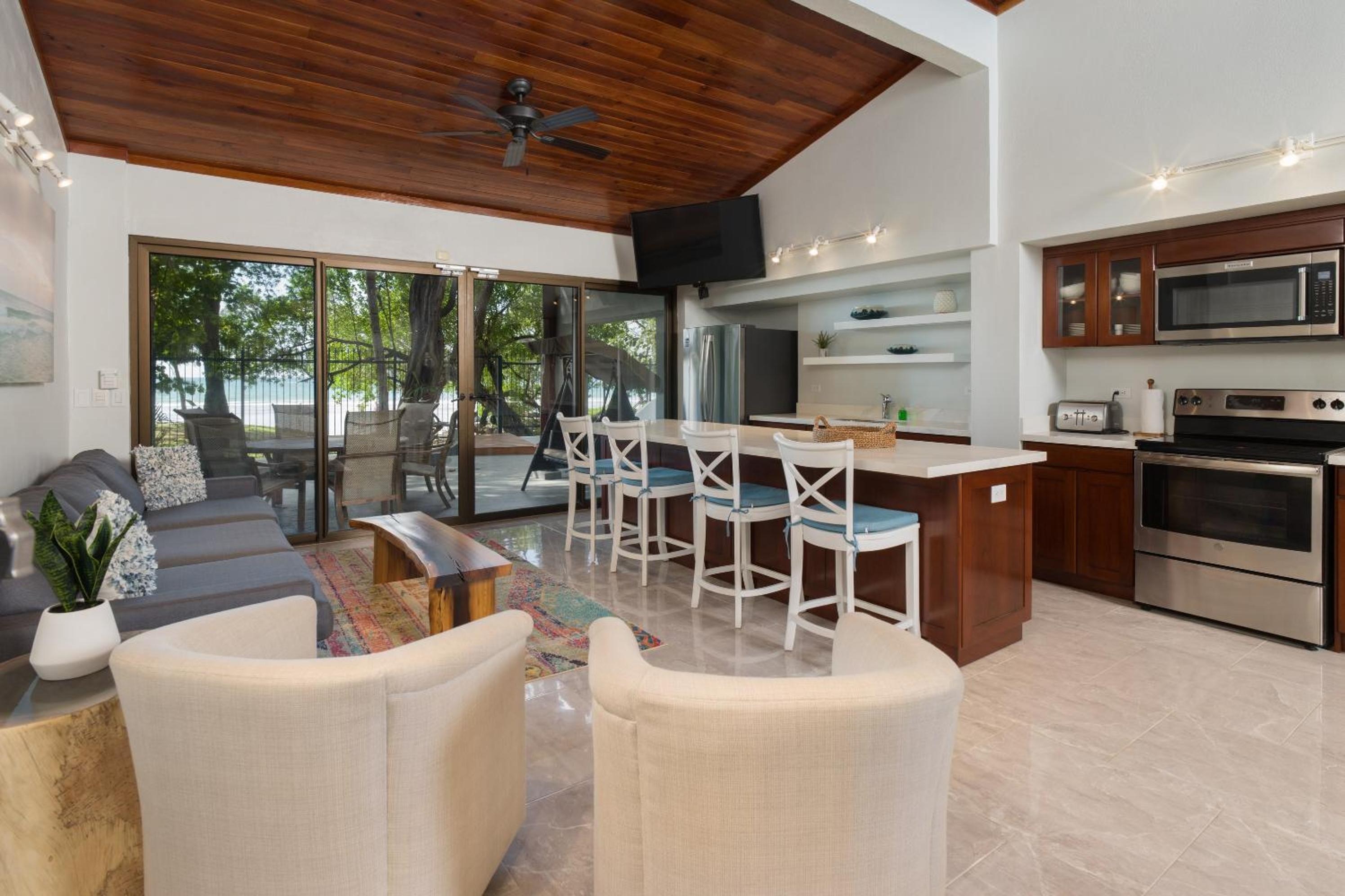 Casa Woodbine Private House on Tamarindo Beach