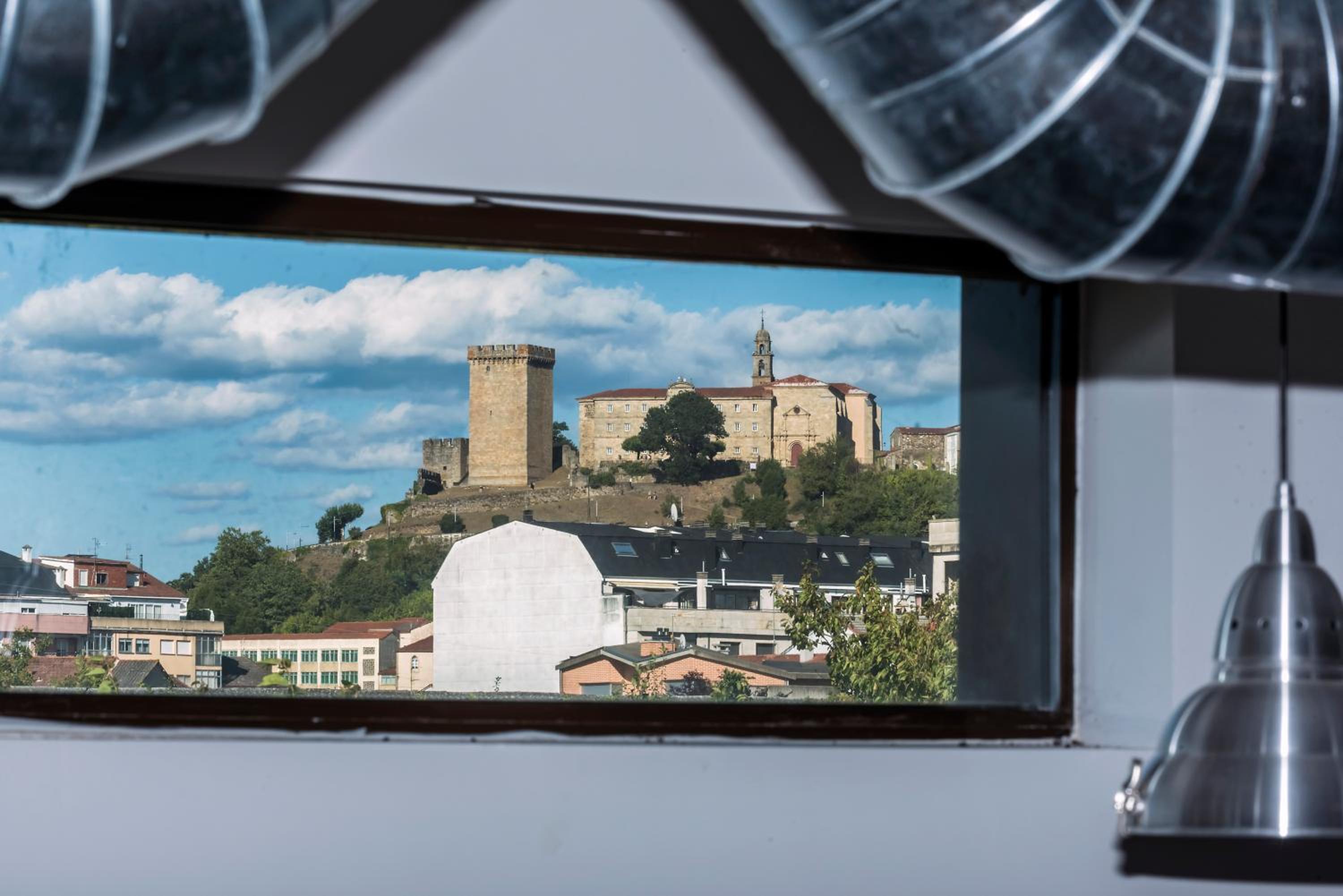 Albergue Santiago 15 Monforte view 3