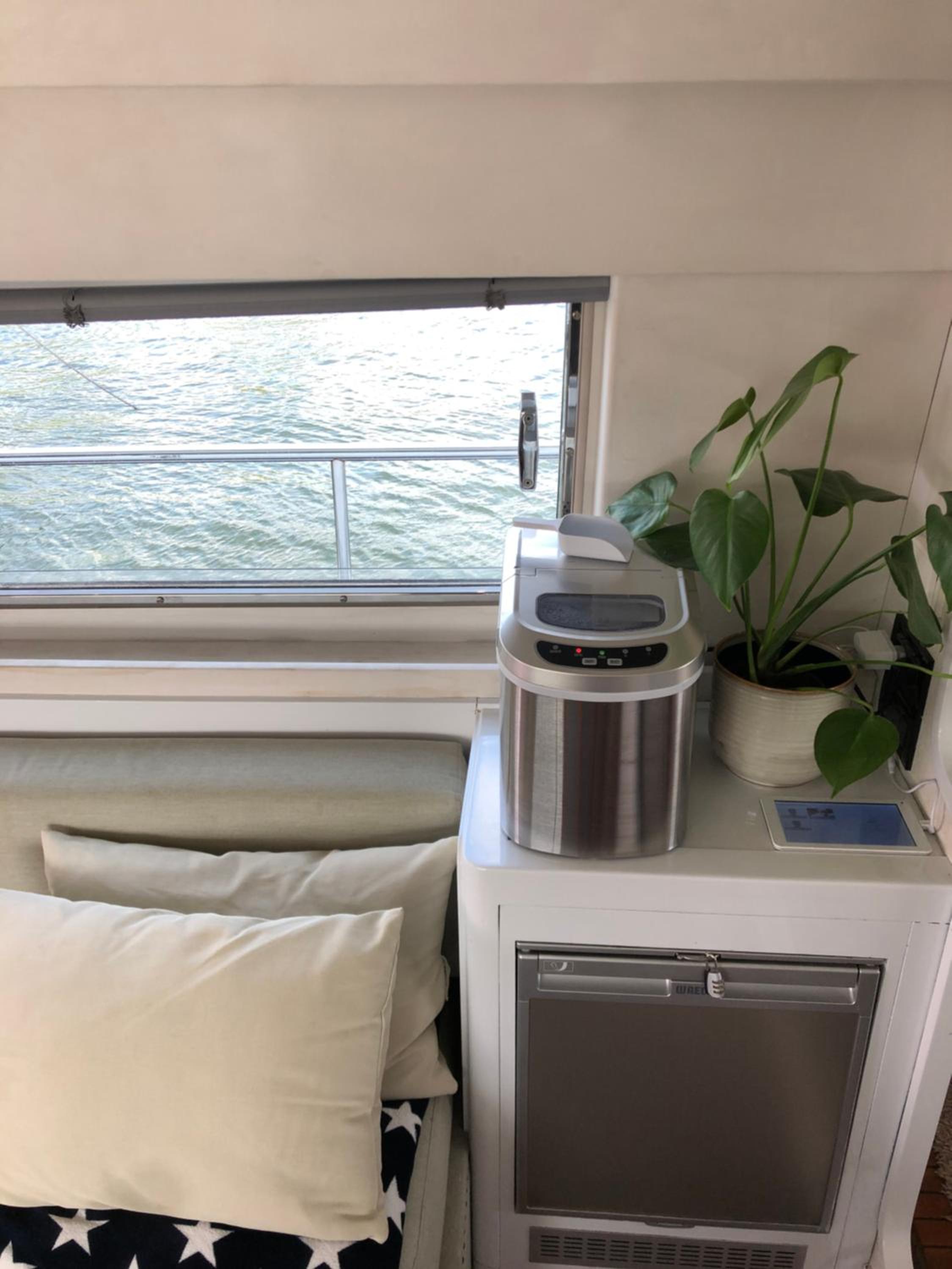 Nice VIP Cabin in a Luxurious Yacht photo 2