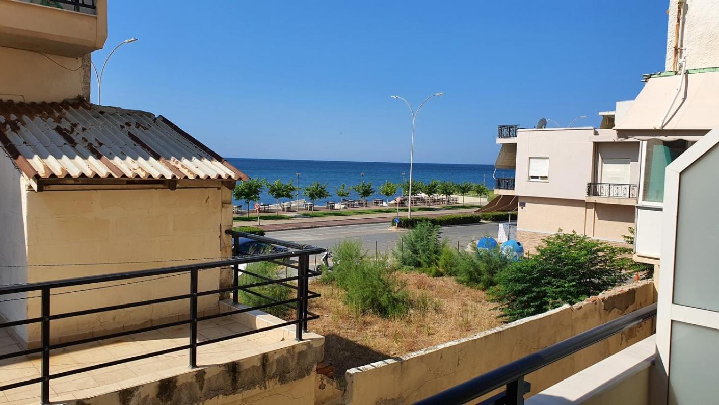 Theos Apartment photo 3