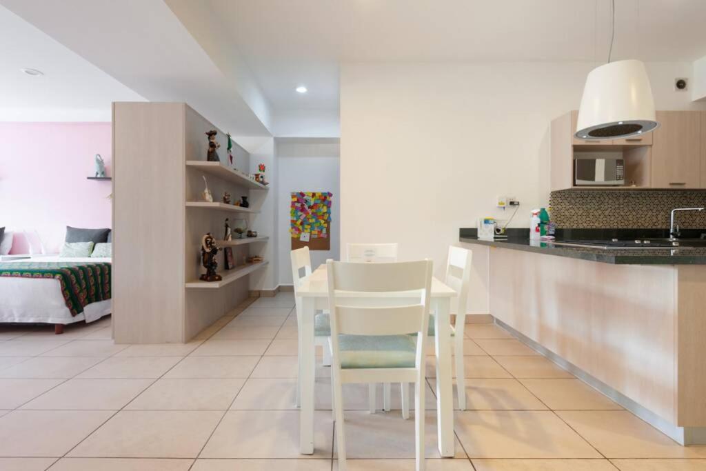 Lavish & Vibrant Apt. Bellas Artes Palace and Park View photo 3