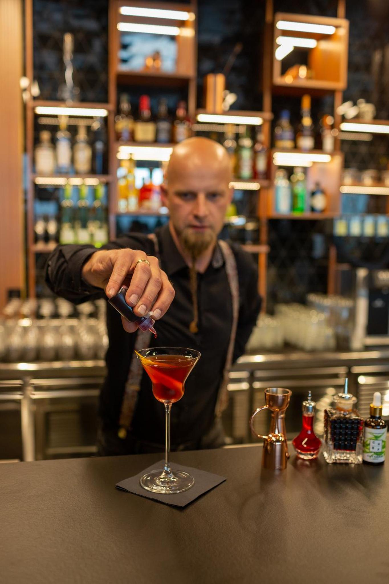 bar