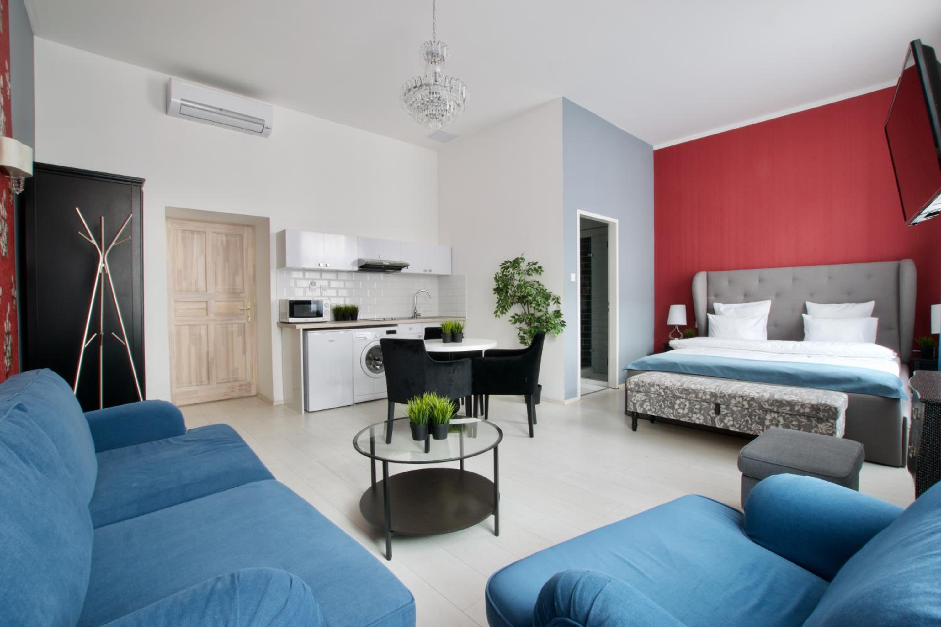 Premium Apartments by Hi5 - Astoria square view 3