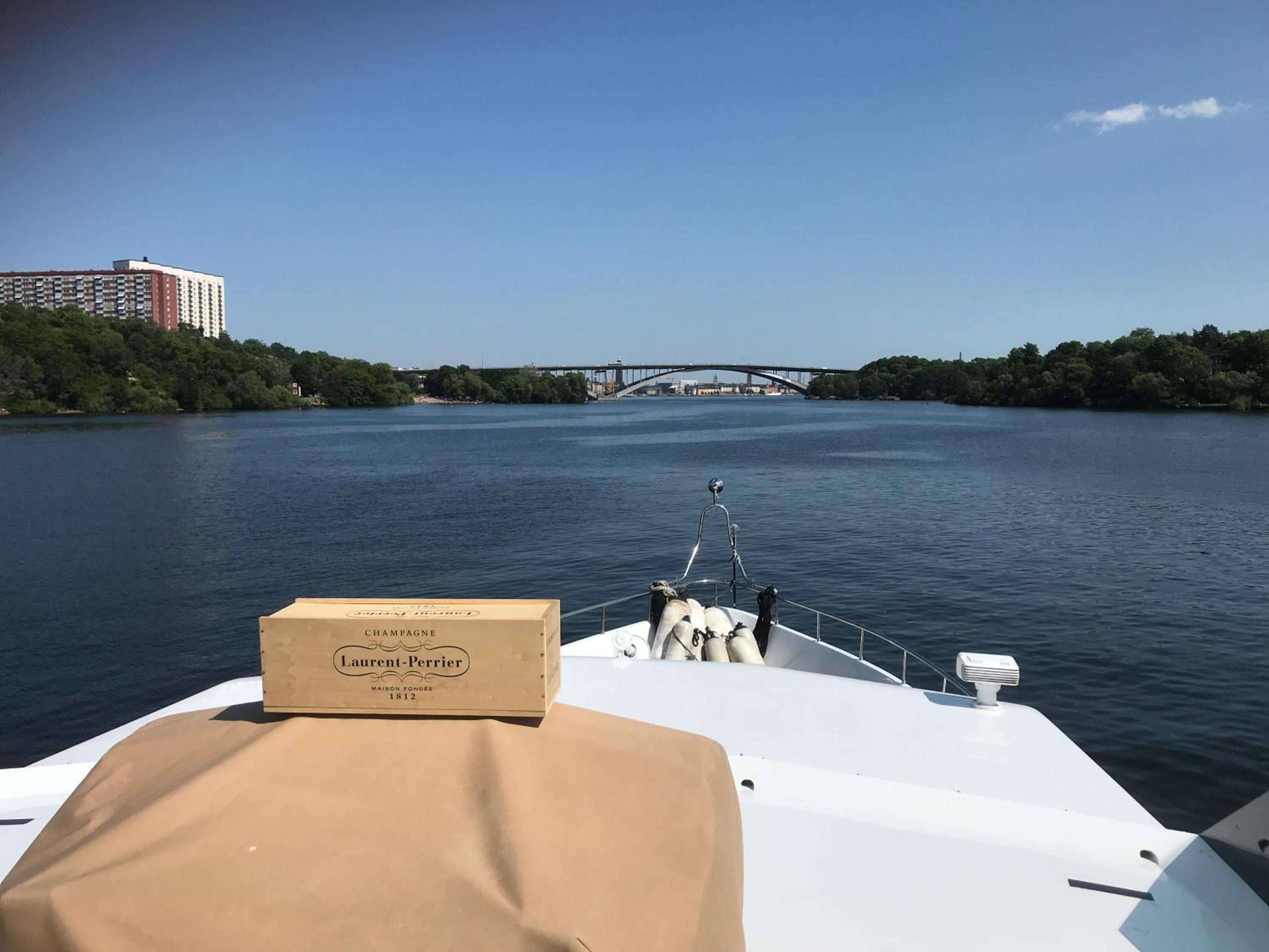 1-3 bed Cabin on a Luxurious Yacht view 2