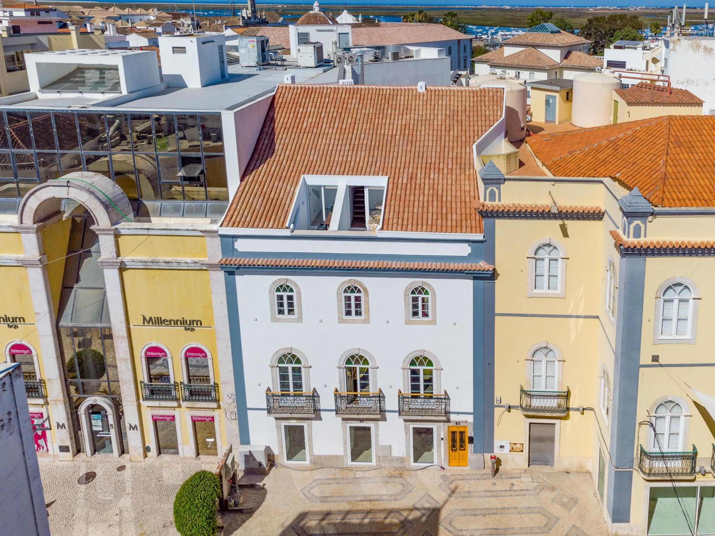 Hotel 7 Styles Apartments by Raspberry Cascade - Image 1