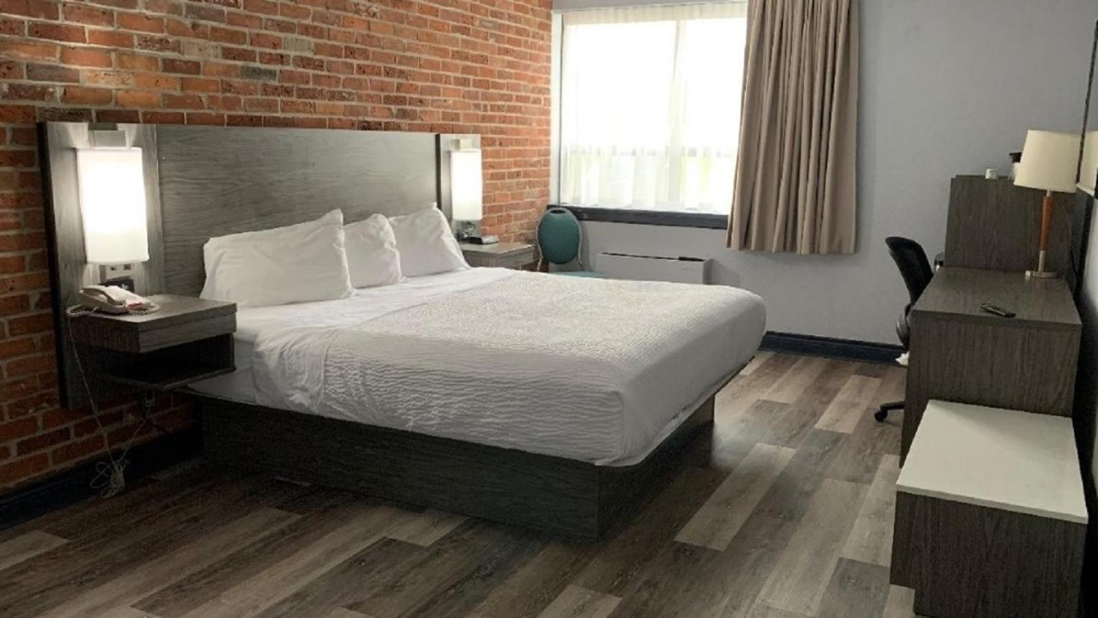 Barrie Vacations - Travelodge by Wyndham Barrie - Property Image 10