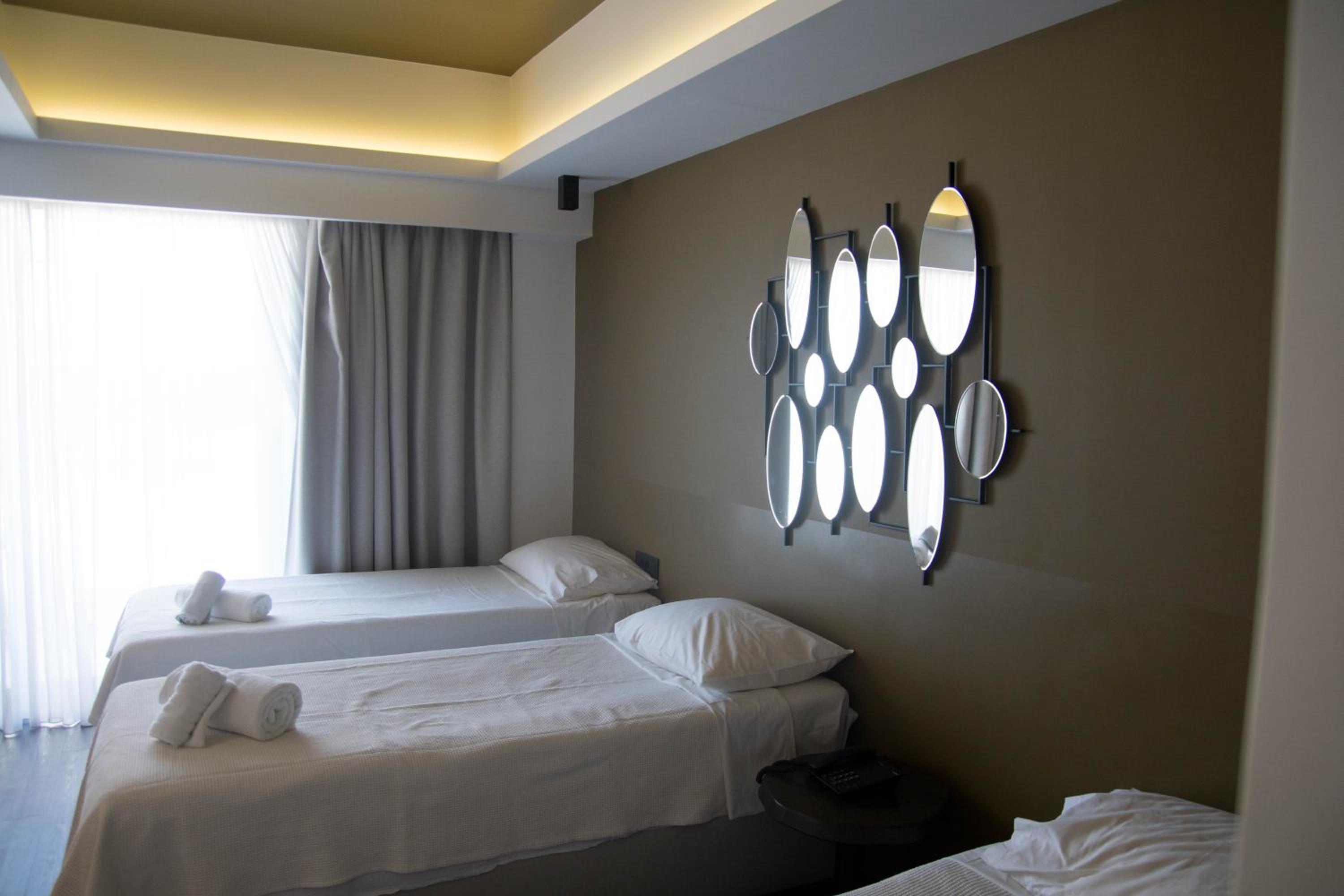 Adonis City Hotel