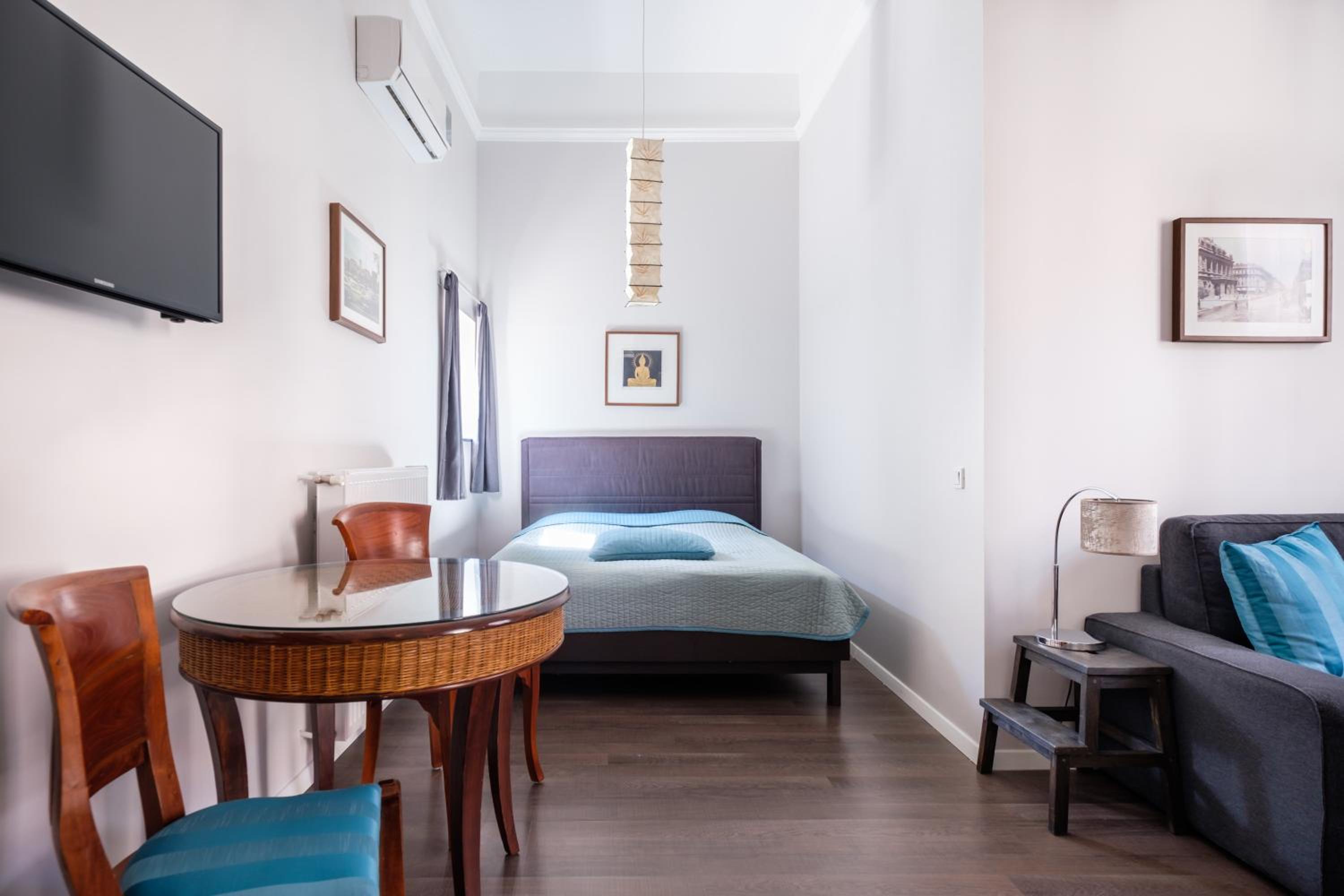 Andrassy Garden Apartment in Center view 3