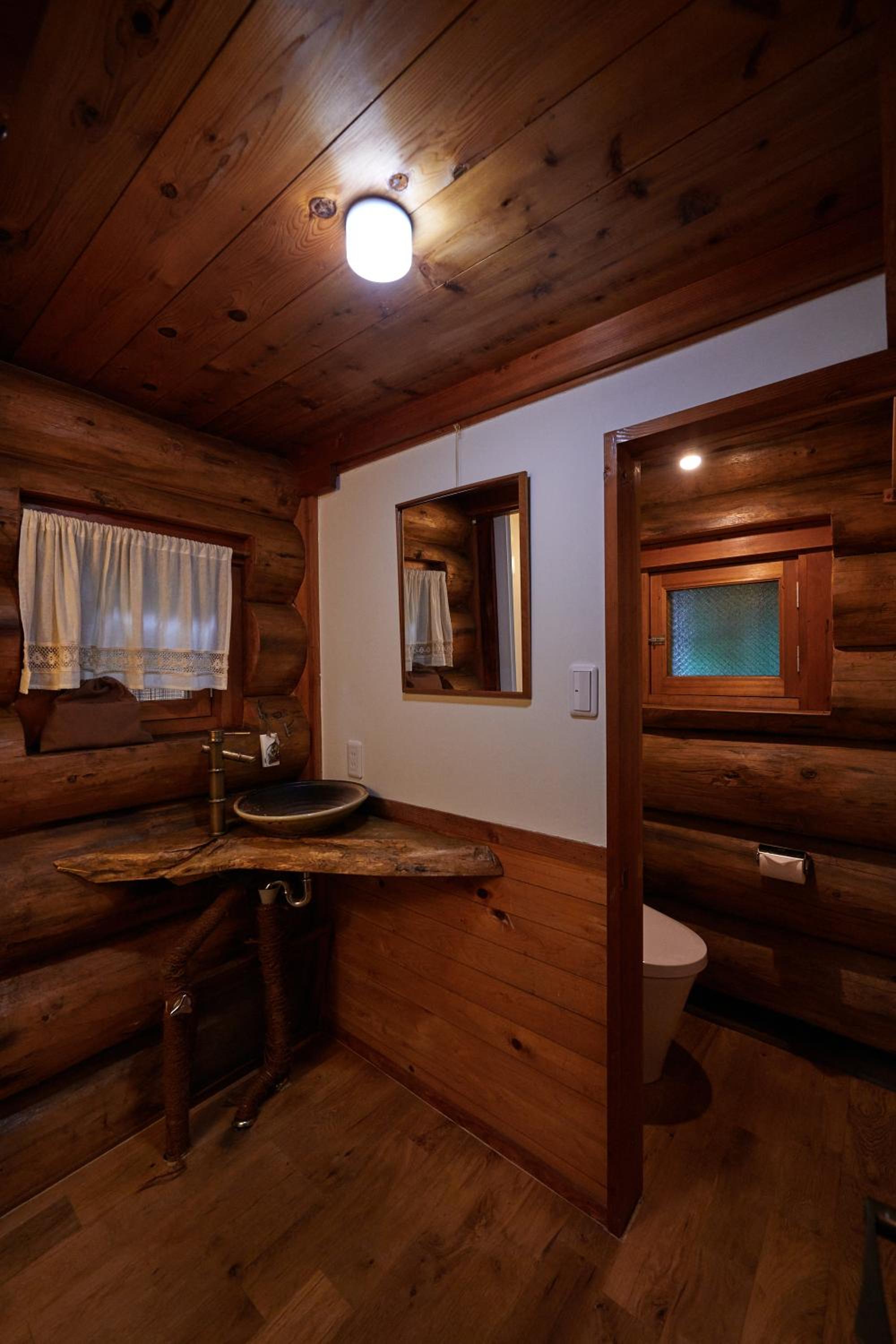 SUNNSNOW Loghouse