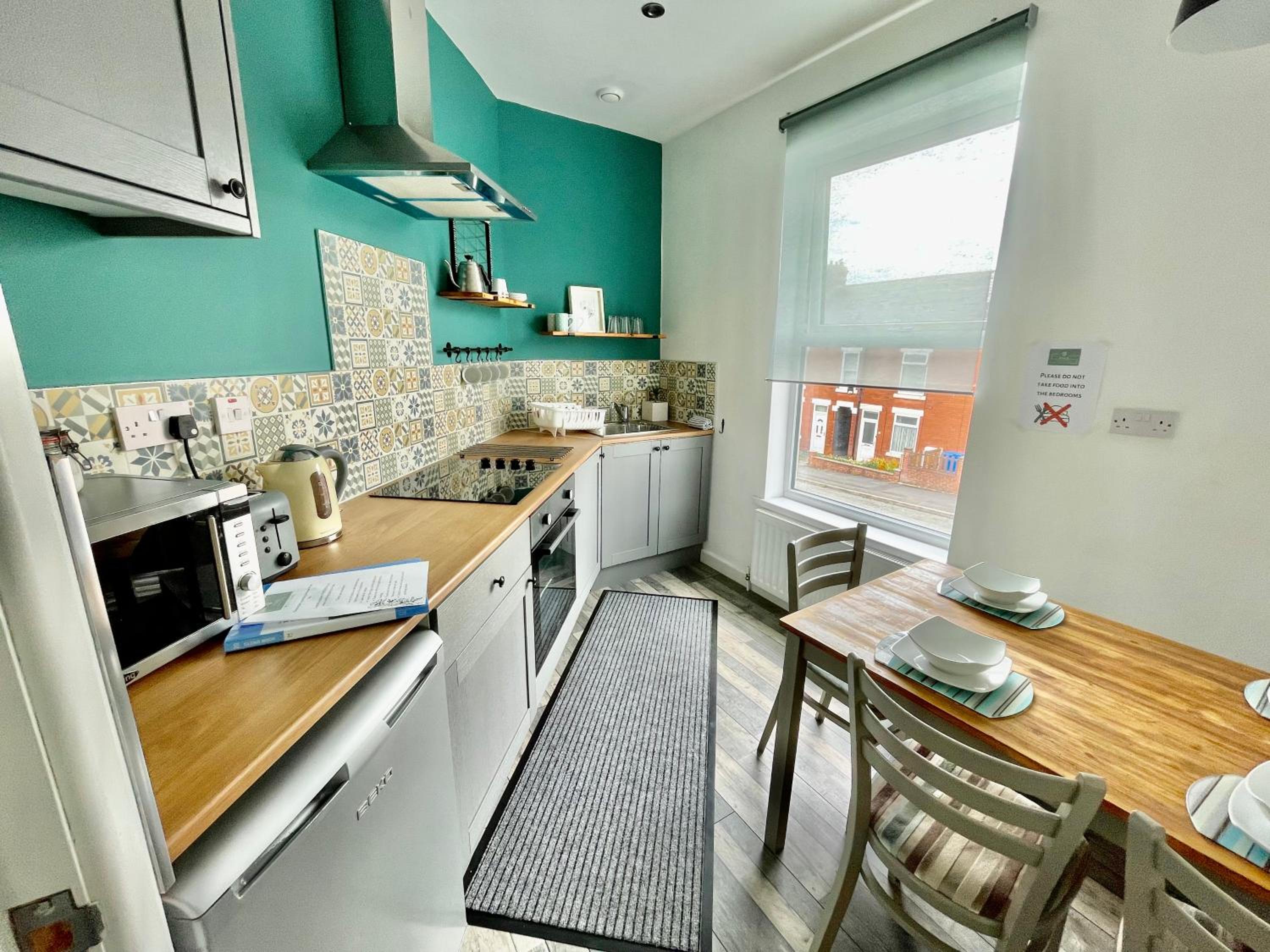 The Corner House - Modern Chesterfield Town Centre Apartments view 4