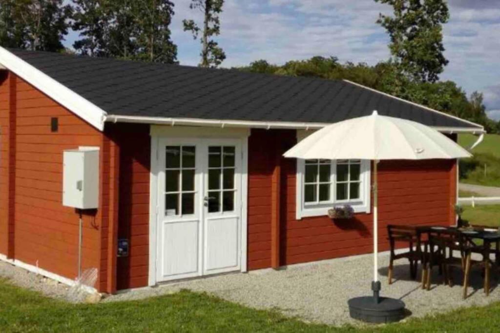 Cozy Cottage near lake view 2