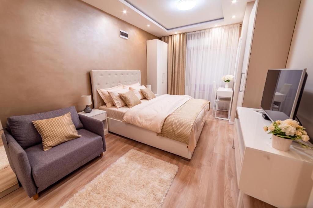 Ivi Place Apartments view 3
