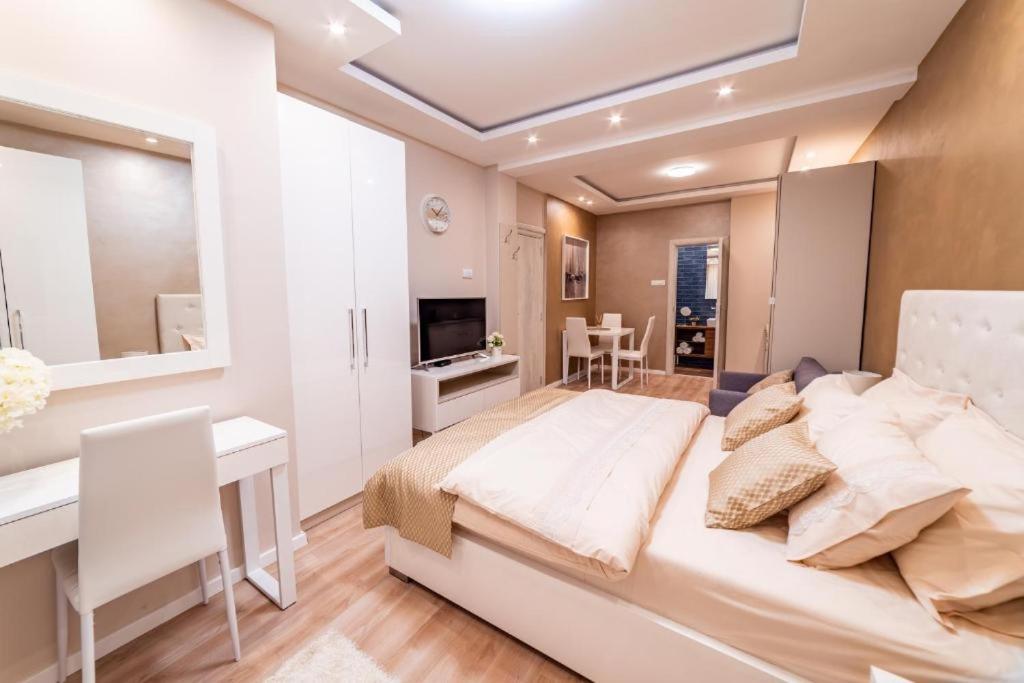 Ivi Place Apartments view 5