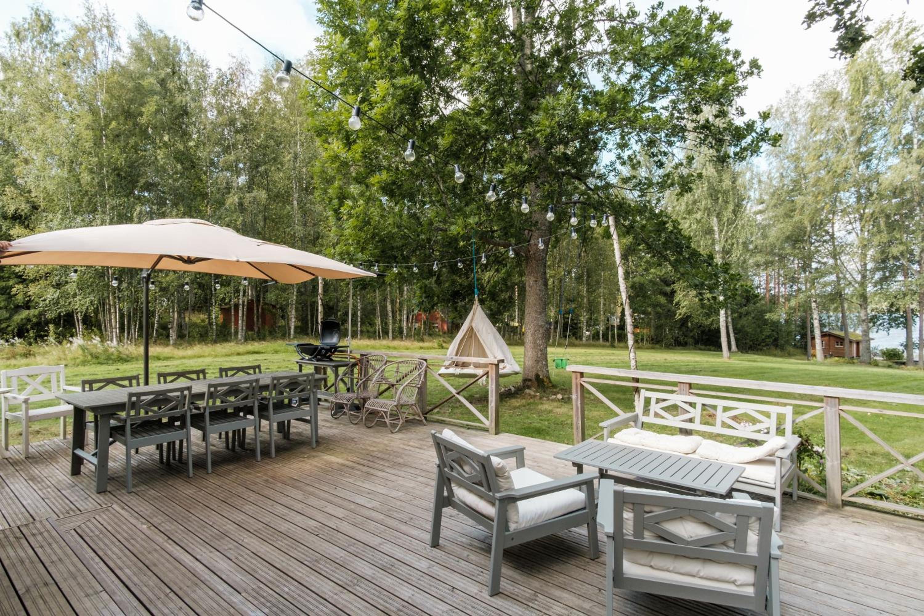 Beautifully renovated lakeside red cottage view 4