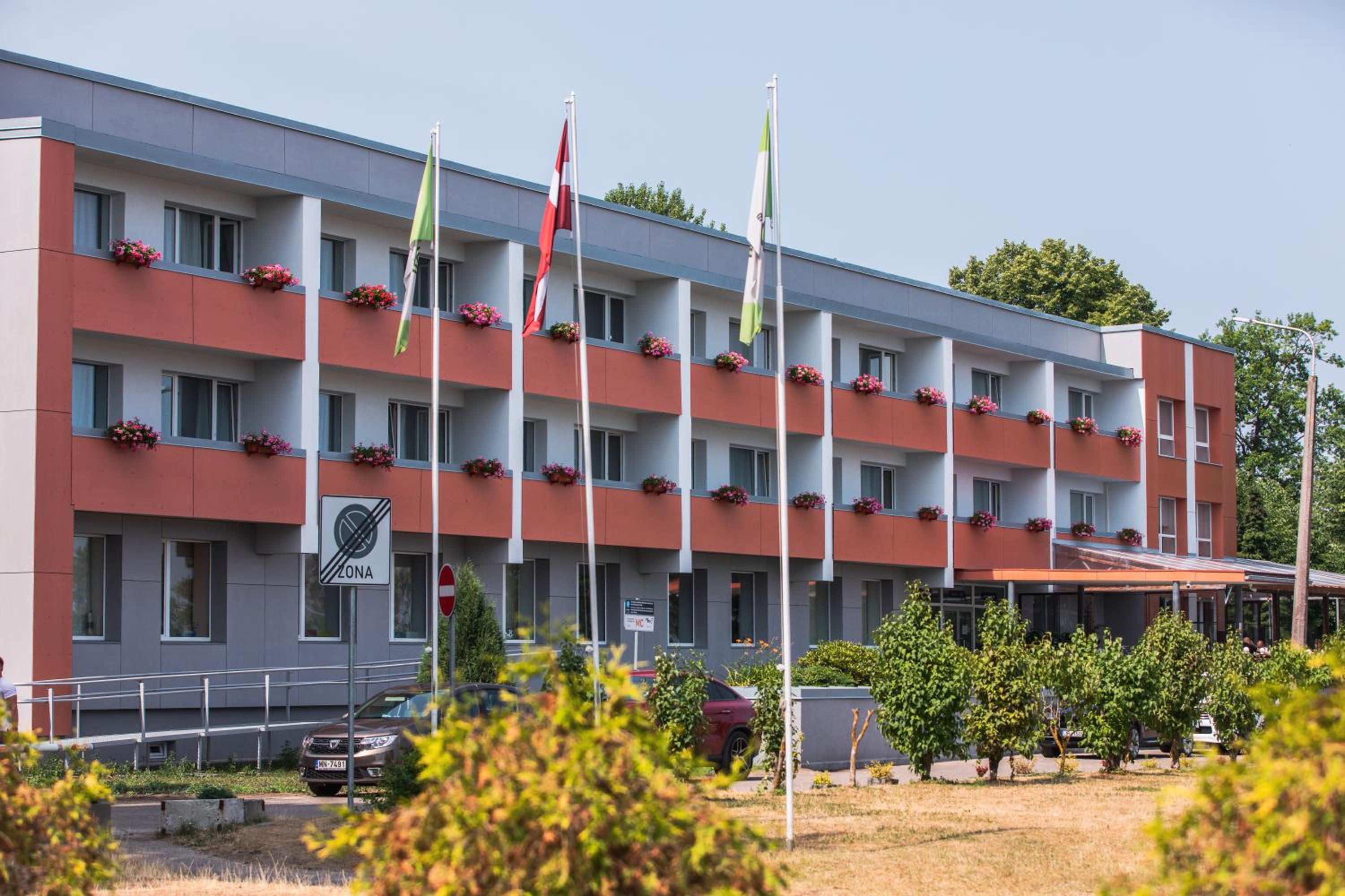 Hotel Mezaparks - Image 1