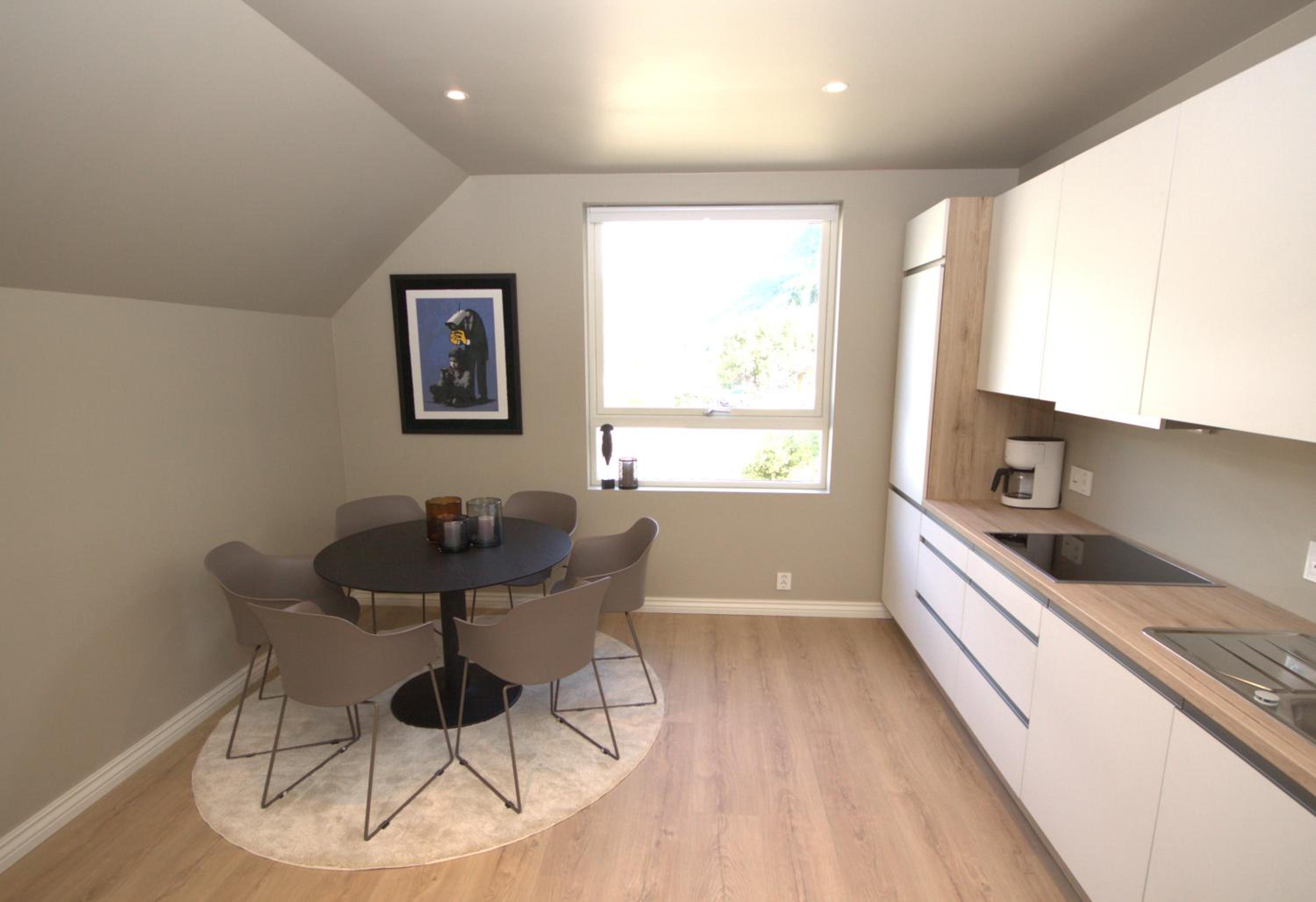 Odda Apartments - 2BR & 3BR - Parking - T32