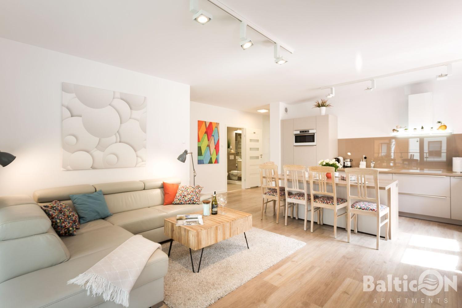 Apartamenty BalticON Polanki - Sauna, Fitness inclusive - Basen latem, Pool im Sommer
