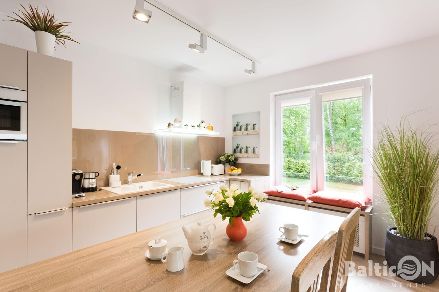 Apartamenty BalticON Polanki - Sauna, Fitness inclusive - Basen latem, Pool im Sommer