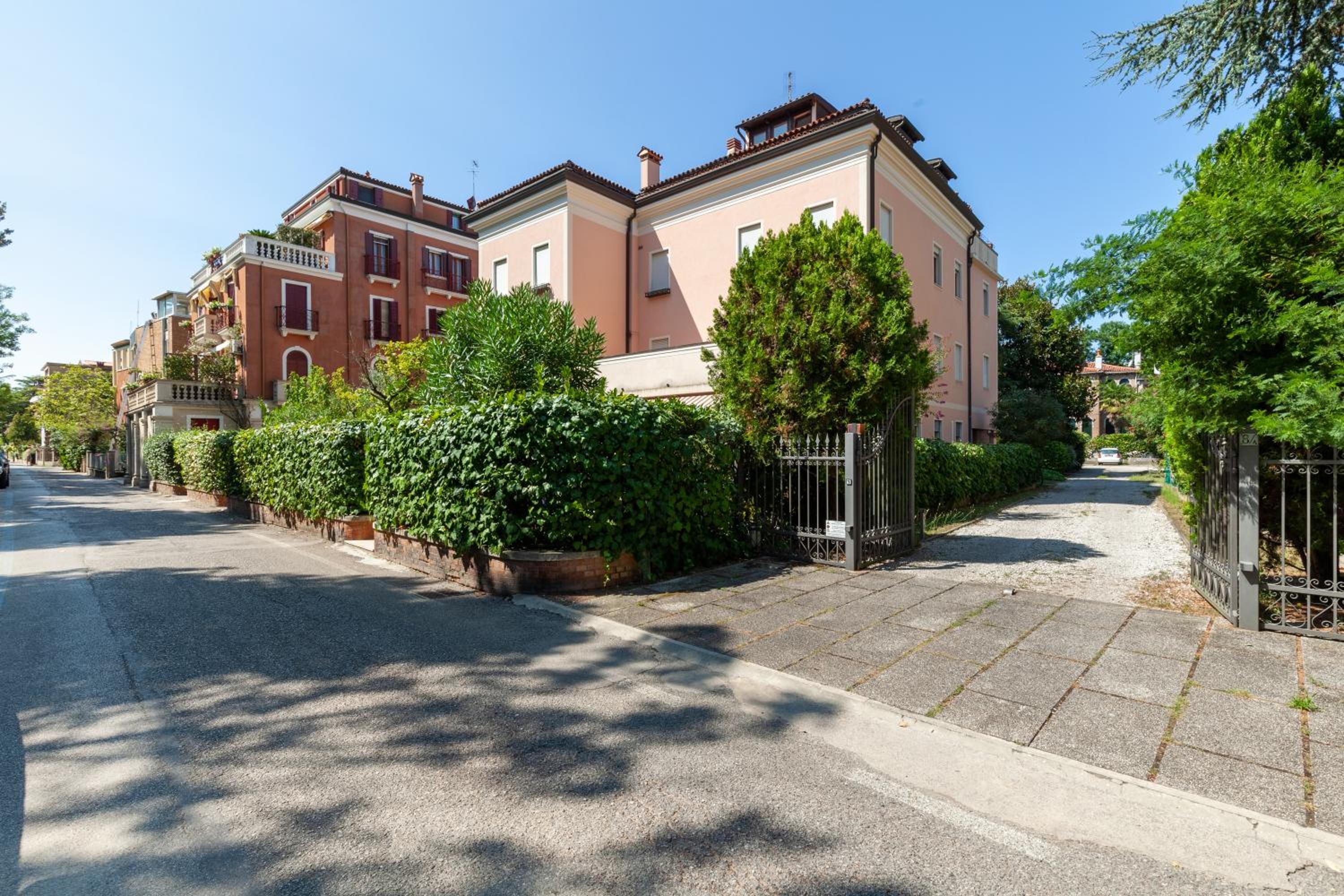 GuestHost - Venice Lido Wonderful Apartment with Terrace view 2