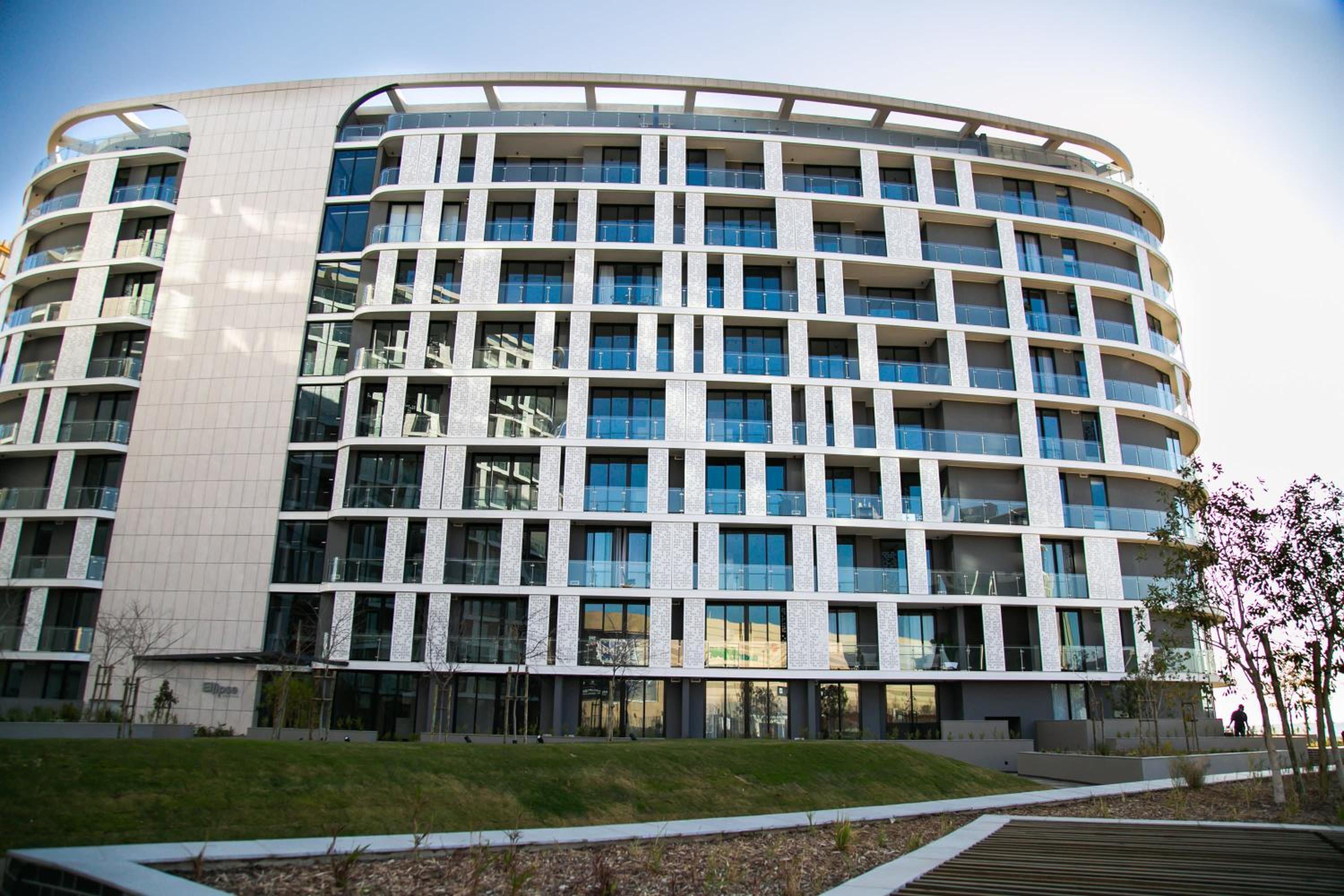 Ellipse Waterfall Upmarket Apartment view 3
