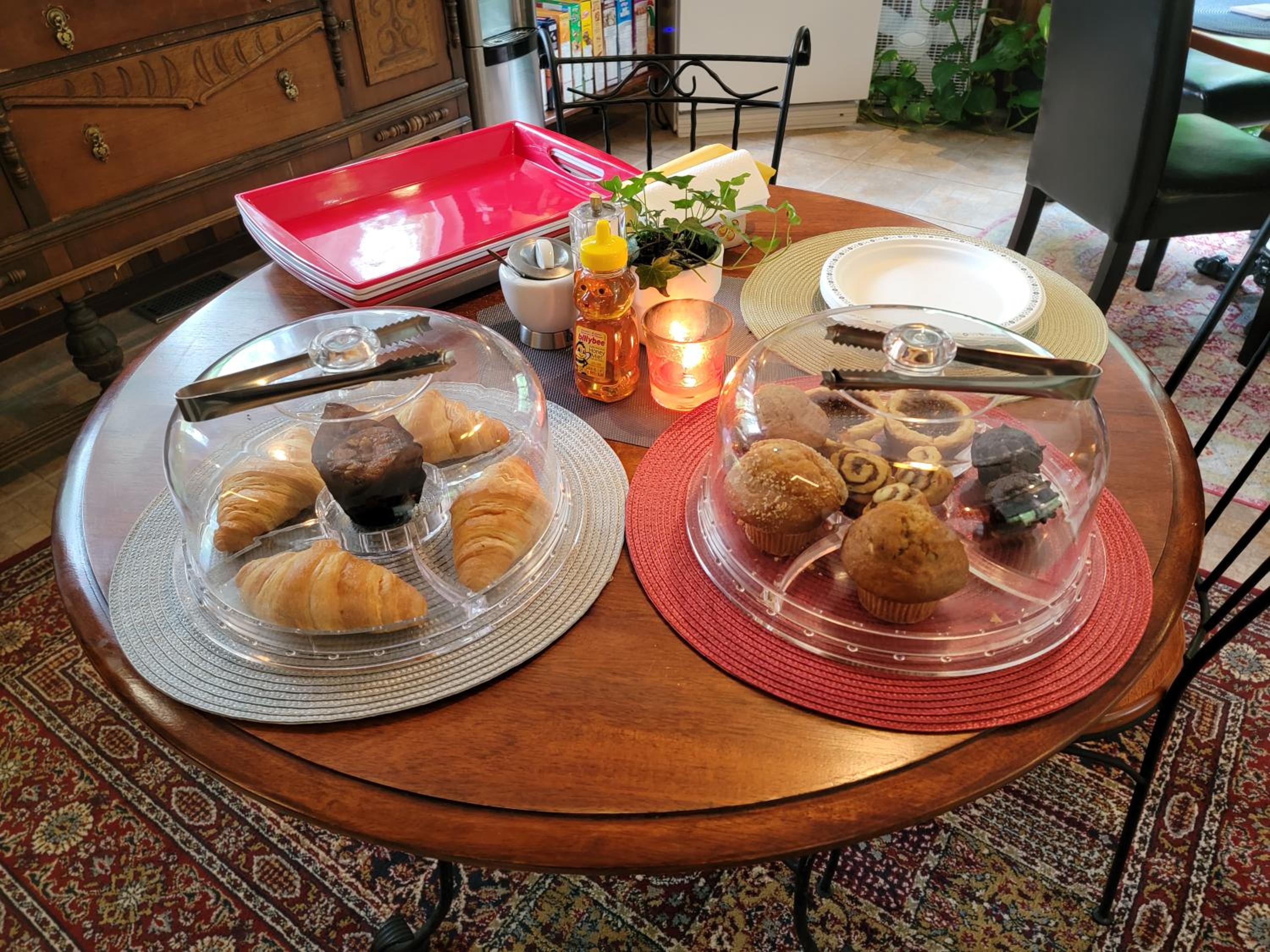 Kokomo INN Bed and Breakfast Ottawa-Gatineau's Only Tropical Riverfront B&B on the National Capital Cycling Pathway Route Verte #1 - for Adults Only - Cham