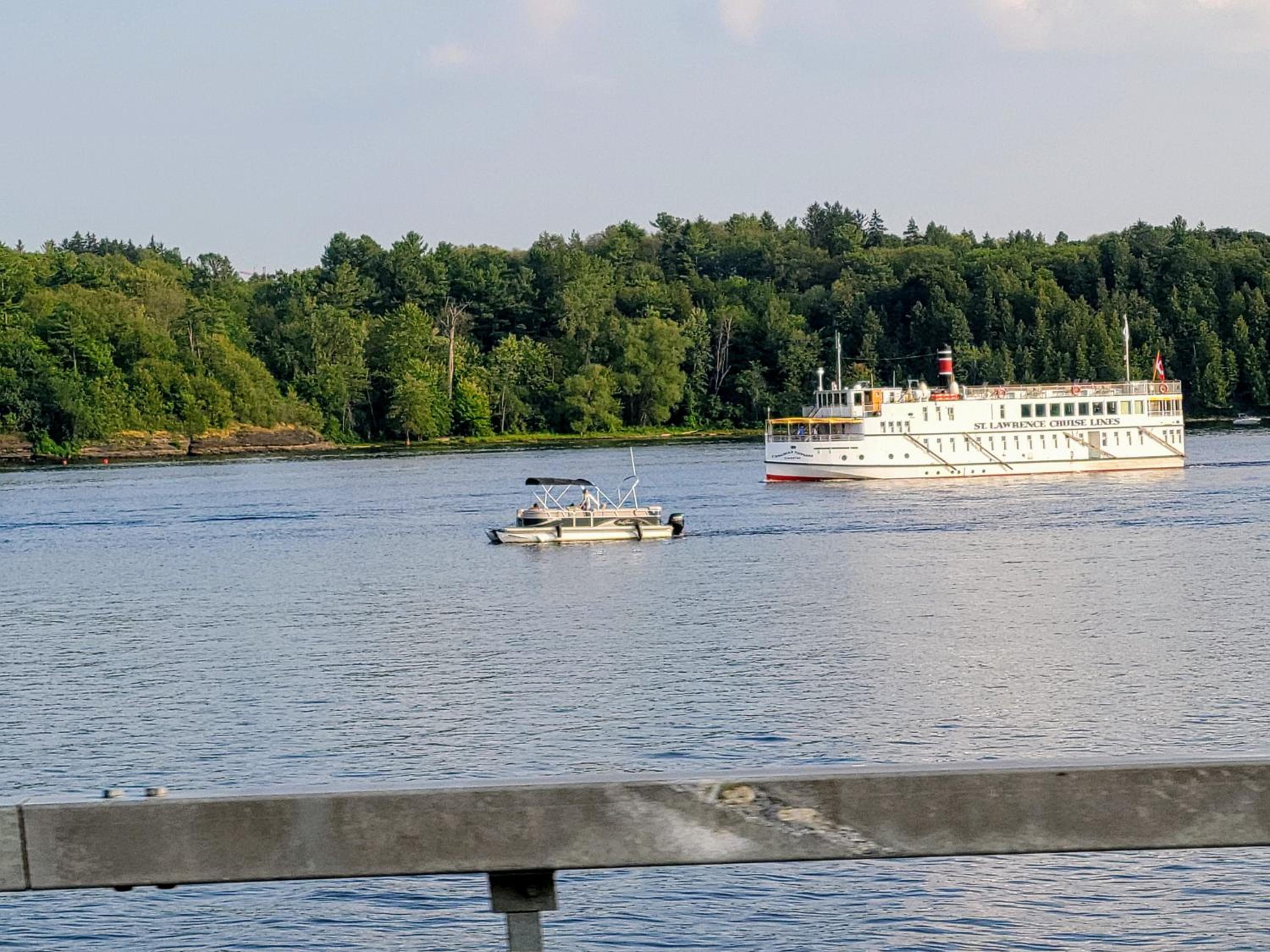Kokomo INN Bed and Breakfast Ottawa-Gatineau's Only Tropical Riverfront B&B on the National Capital Cycling Pathway Route Verte #1 - for Adults Only - Cham