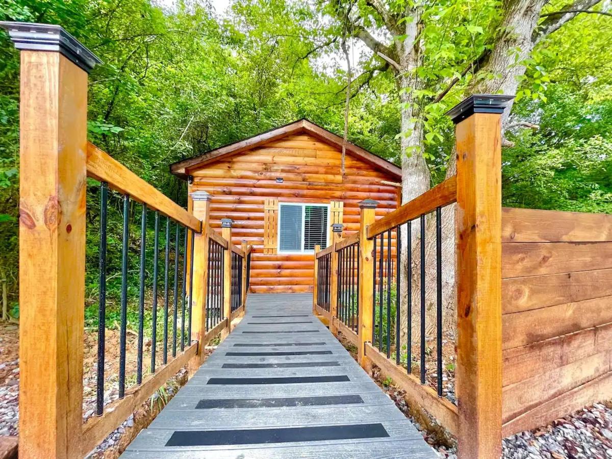 Hotel New Tiny Cabin Hot Tub Firepit Fenced Yard