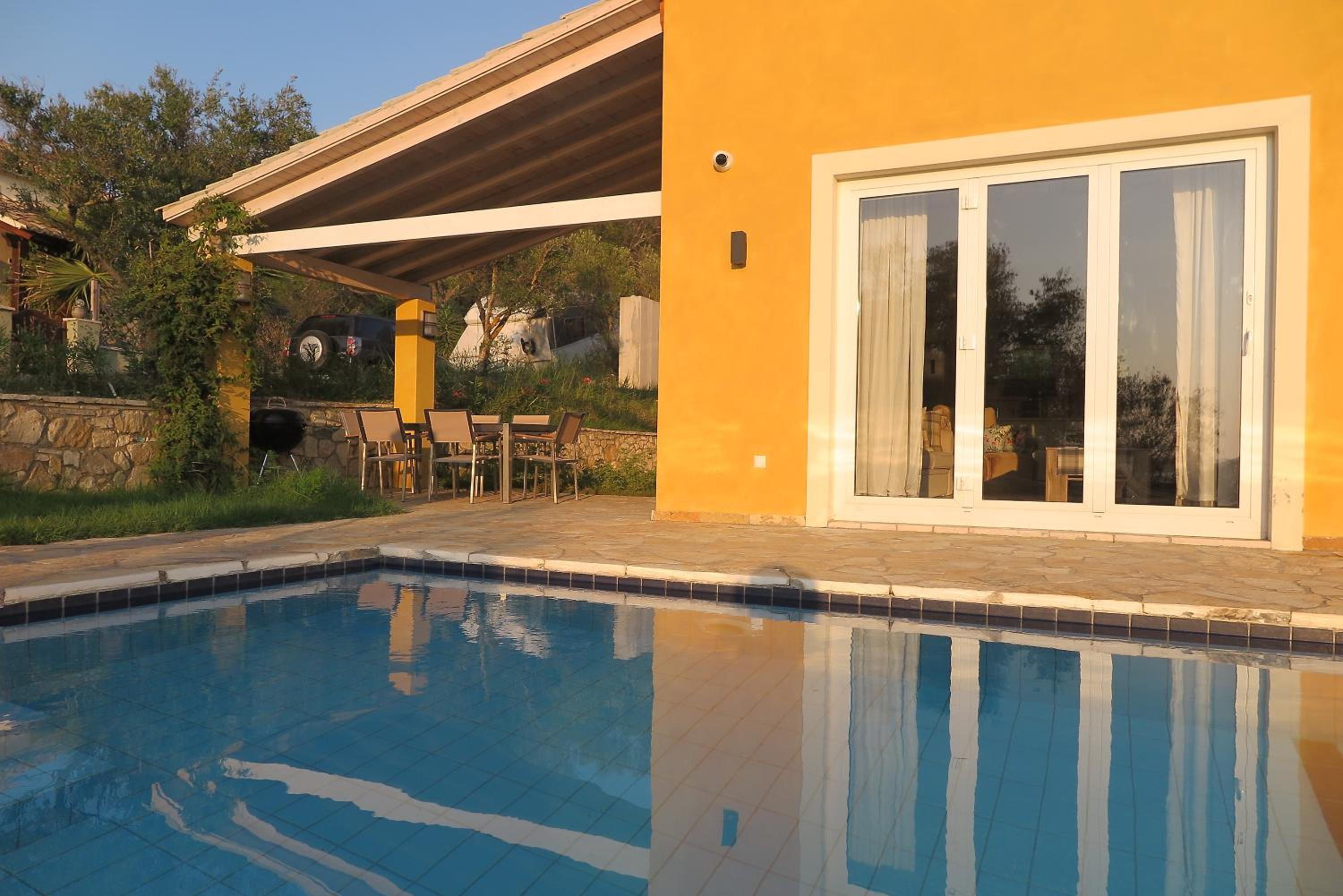 ARILLAS HILLSIDE VILLA 3 - Provence photo 2