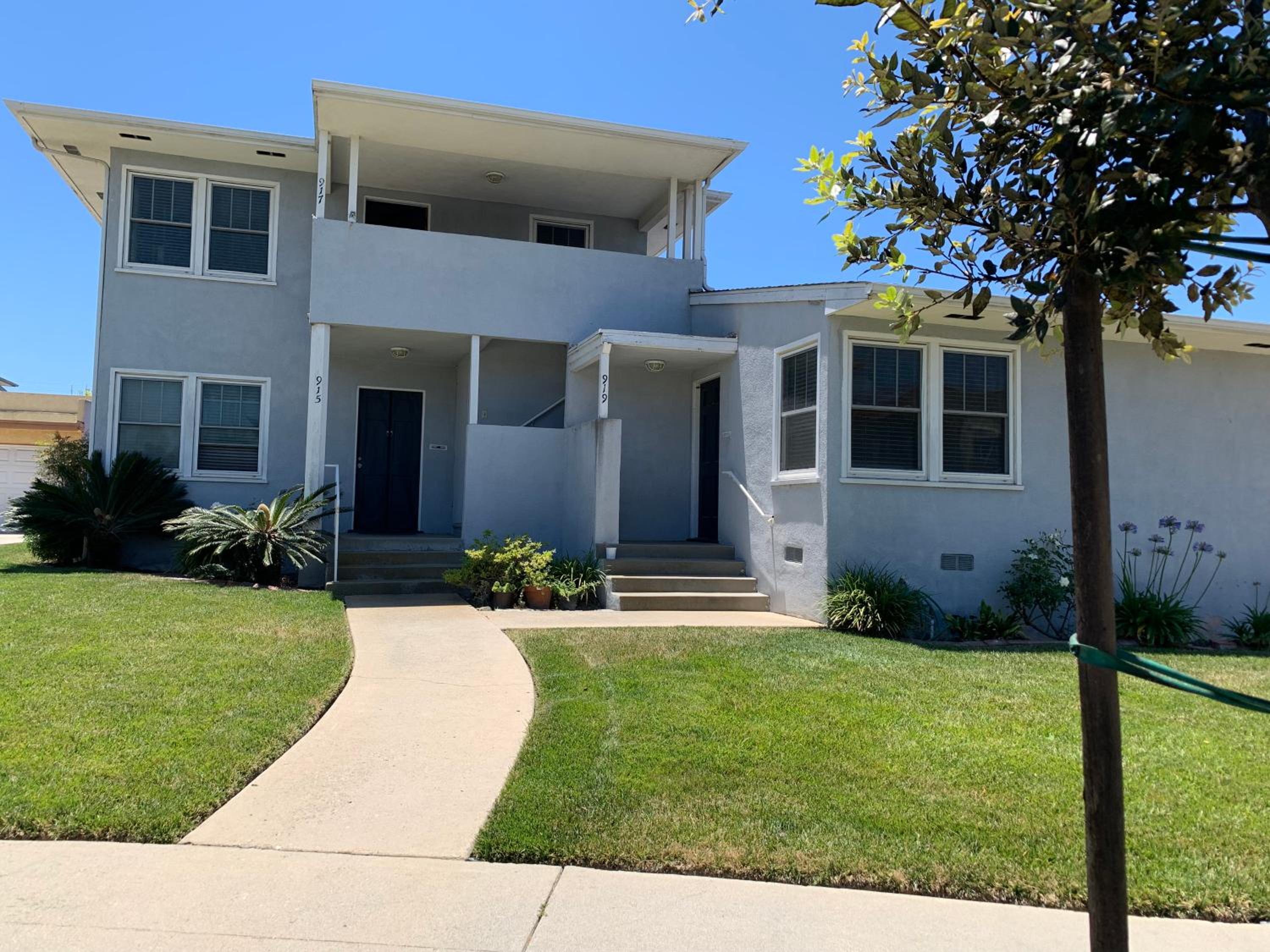 Rustling Leaves 2bd/1 ba Upstairs Parking/Laundry
