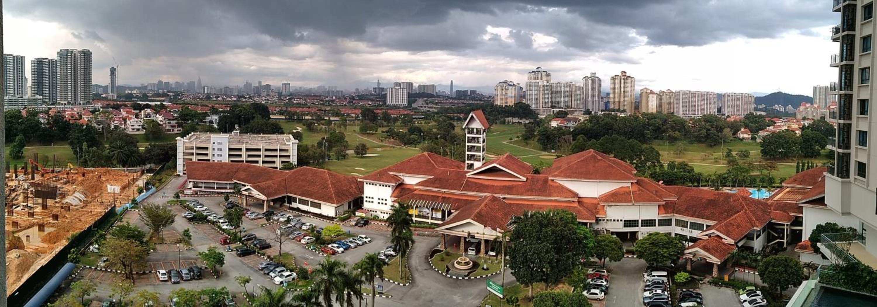 RESORT HOME WITH GOLF AND KLCC CITY VIEW NEAR TO BUKIT JALIL STADIUM & AXIATA ARENA