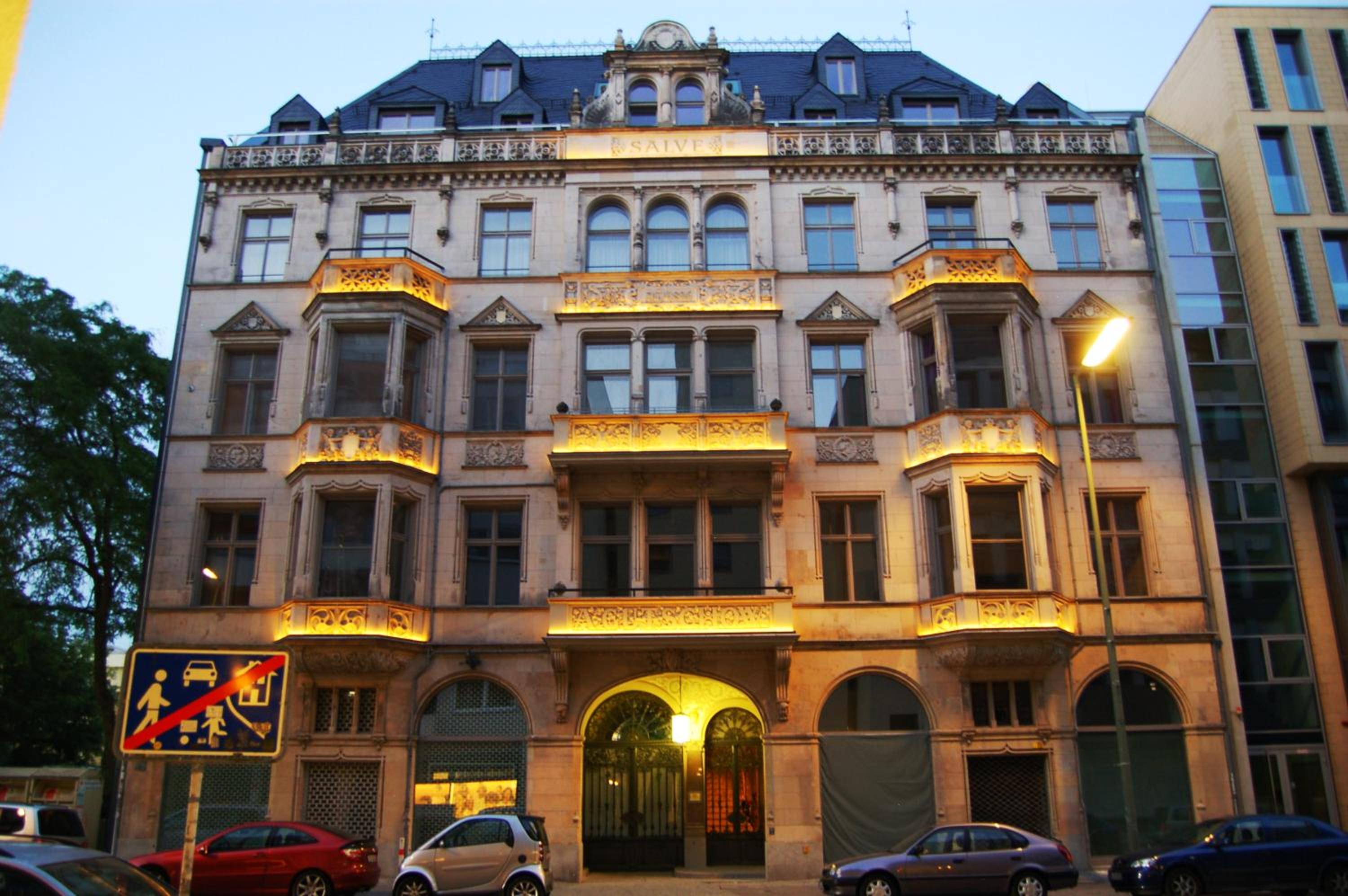 1,399 sq ft Historic Landmark, Checkpoint Charlie photo 5