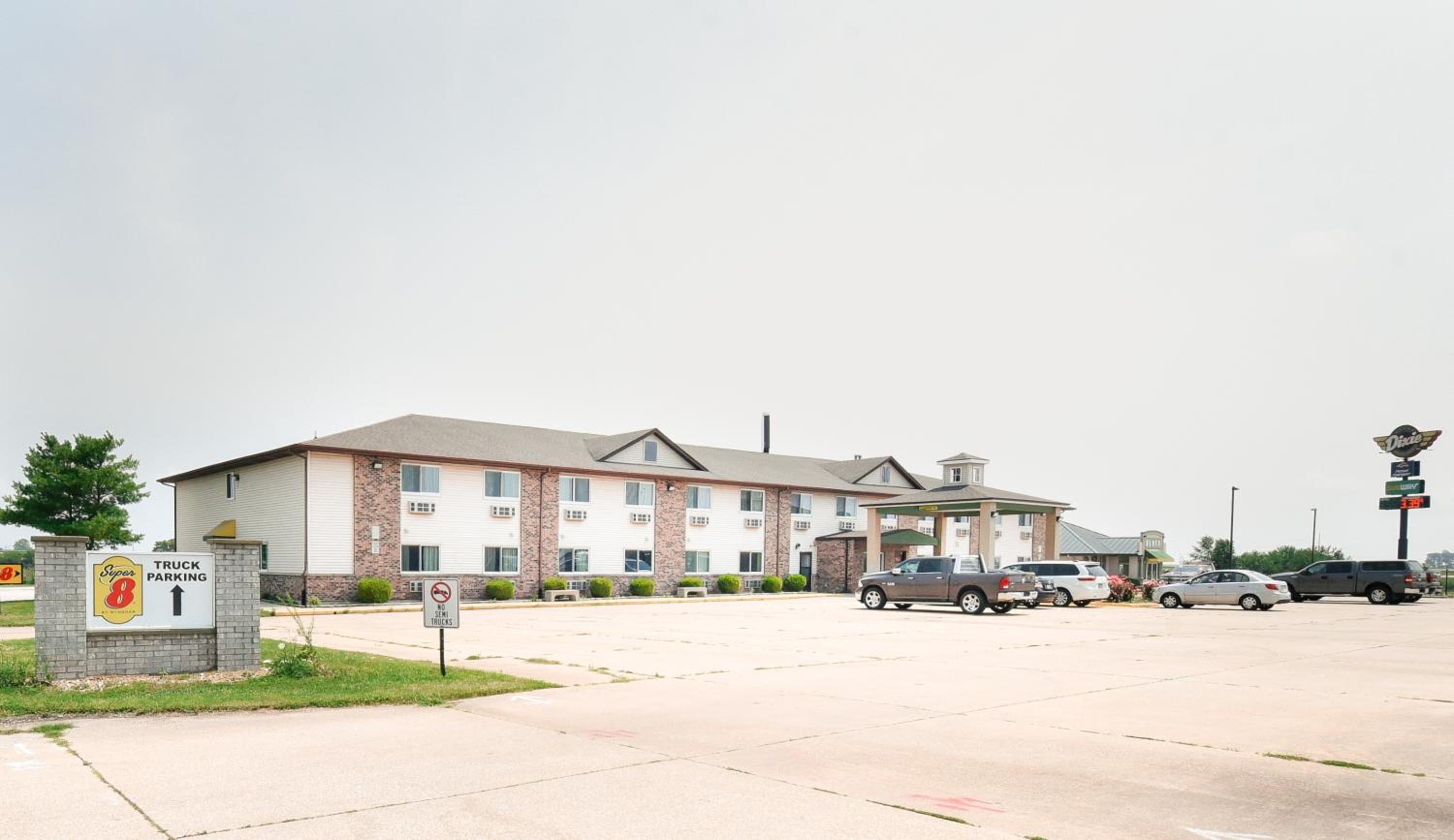 Super 8 by Wyndham McLean/Bloomington SW - Property Image 10