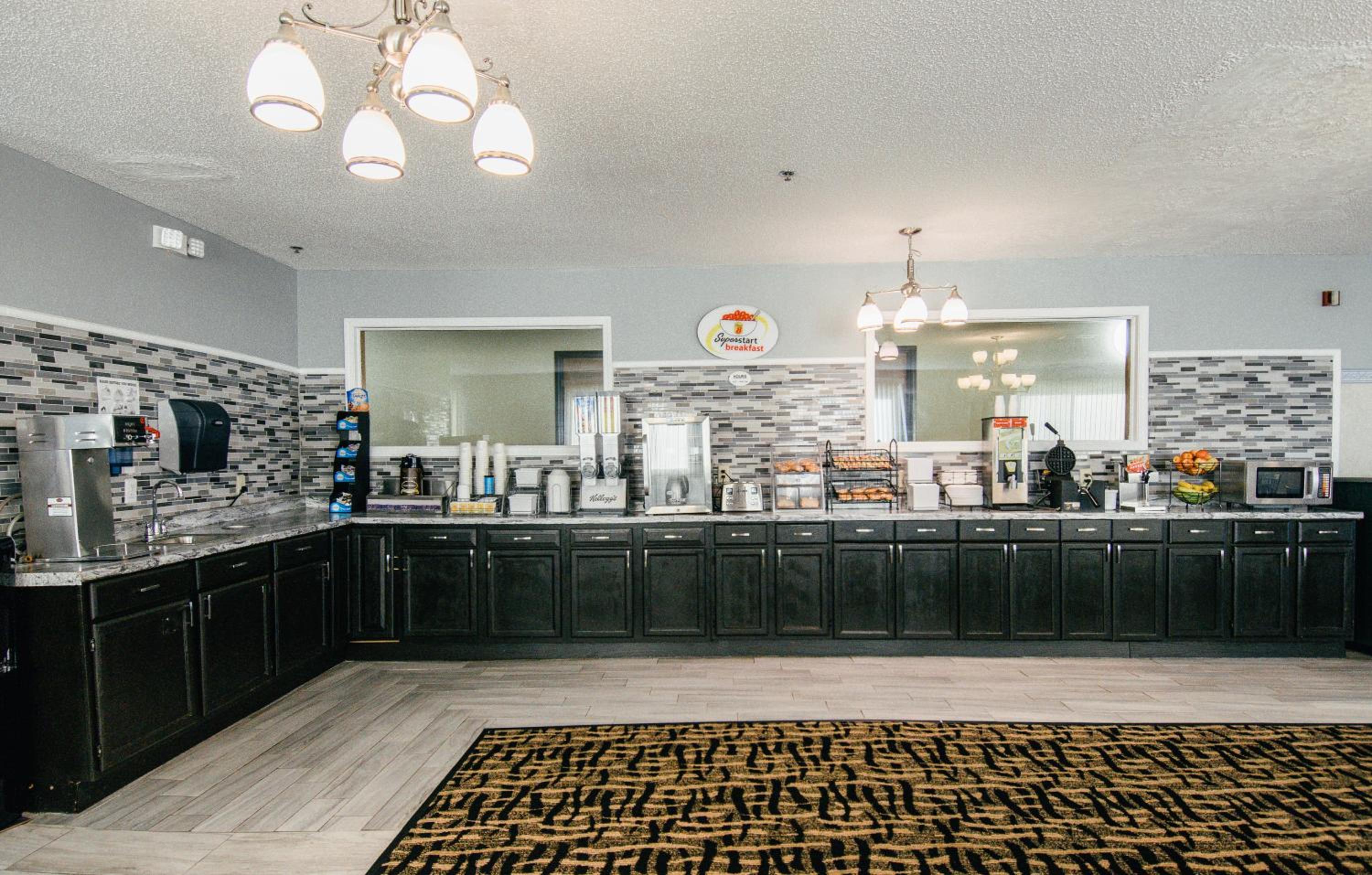 Super 8 by Wyndham McLean/Bloomington SW - Property Image 30