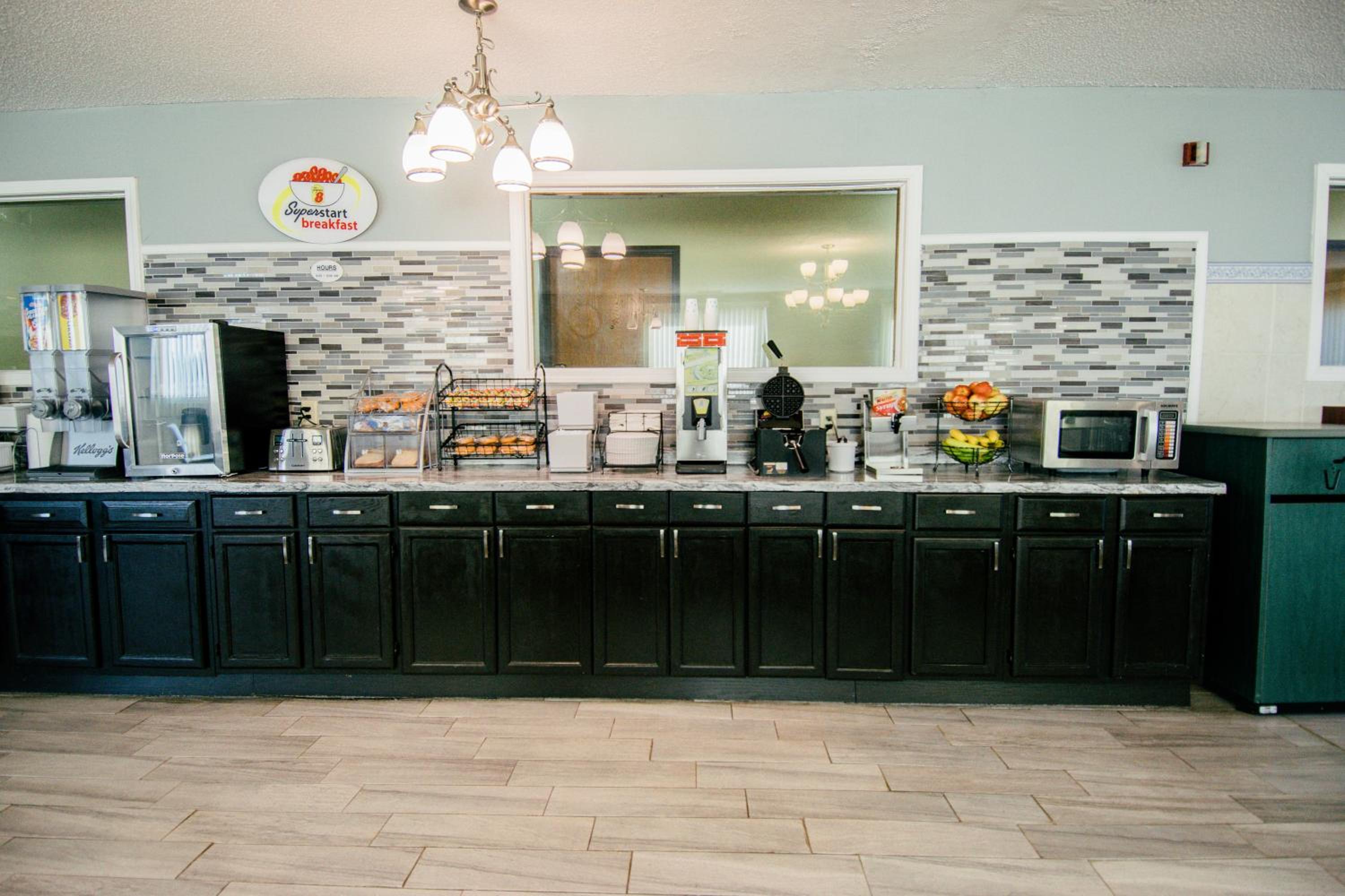 Super 8 by Wyndham McLean/Bloomington SW - Property Image 31